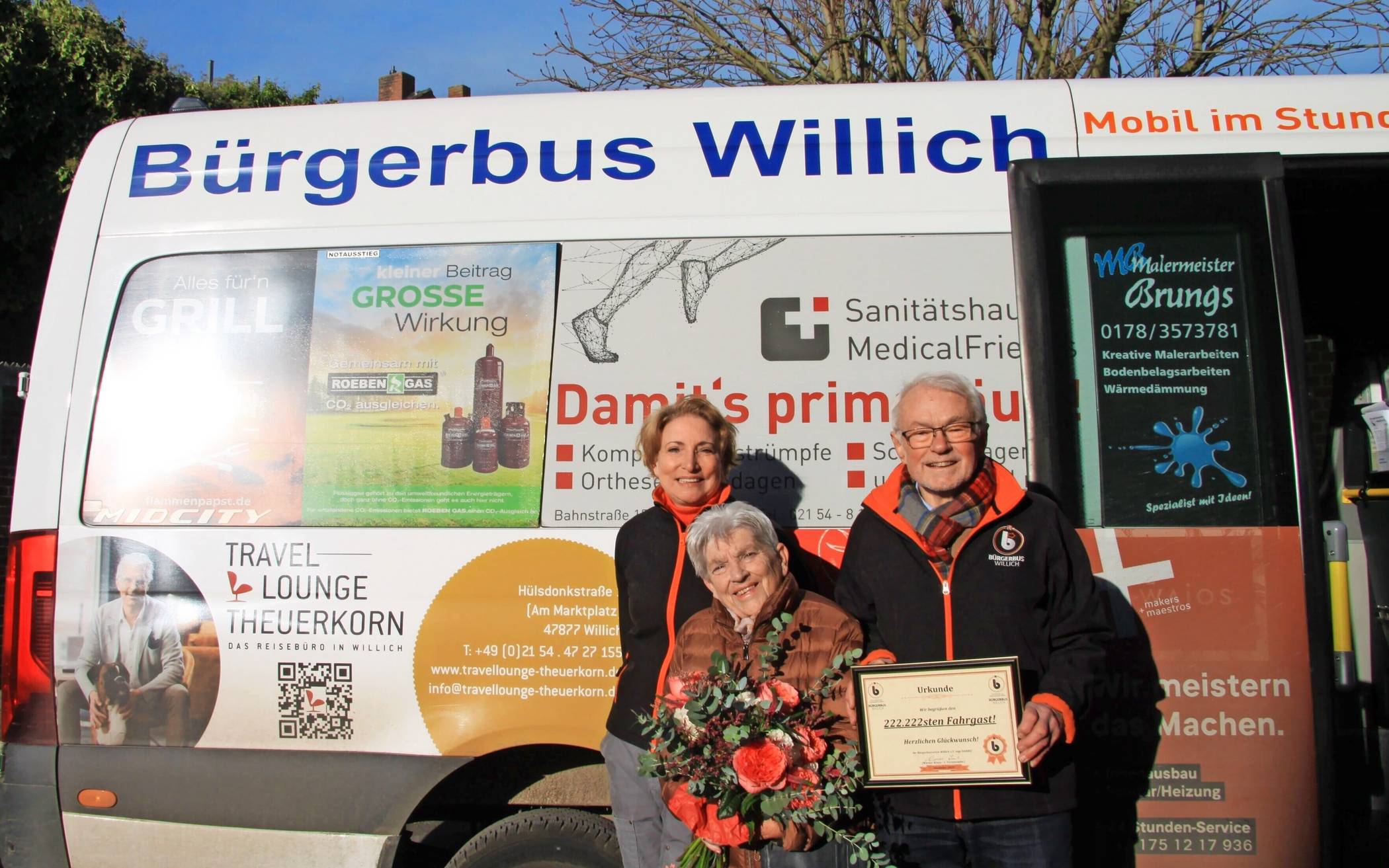 Bürgerbus Willich ehrt 222 222. Fahrgast