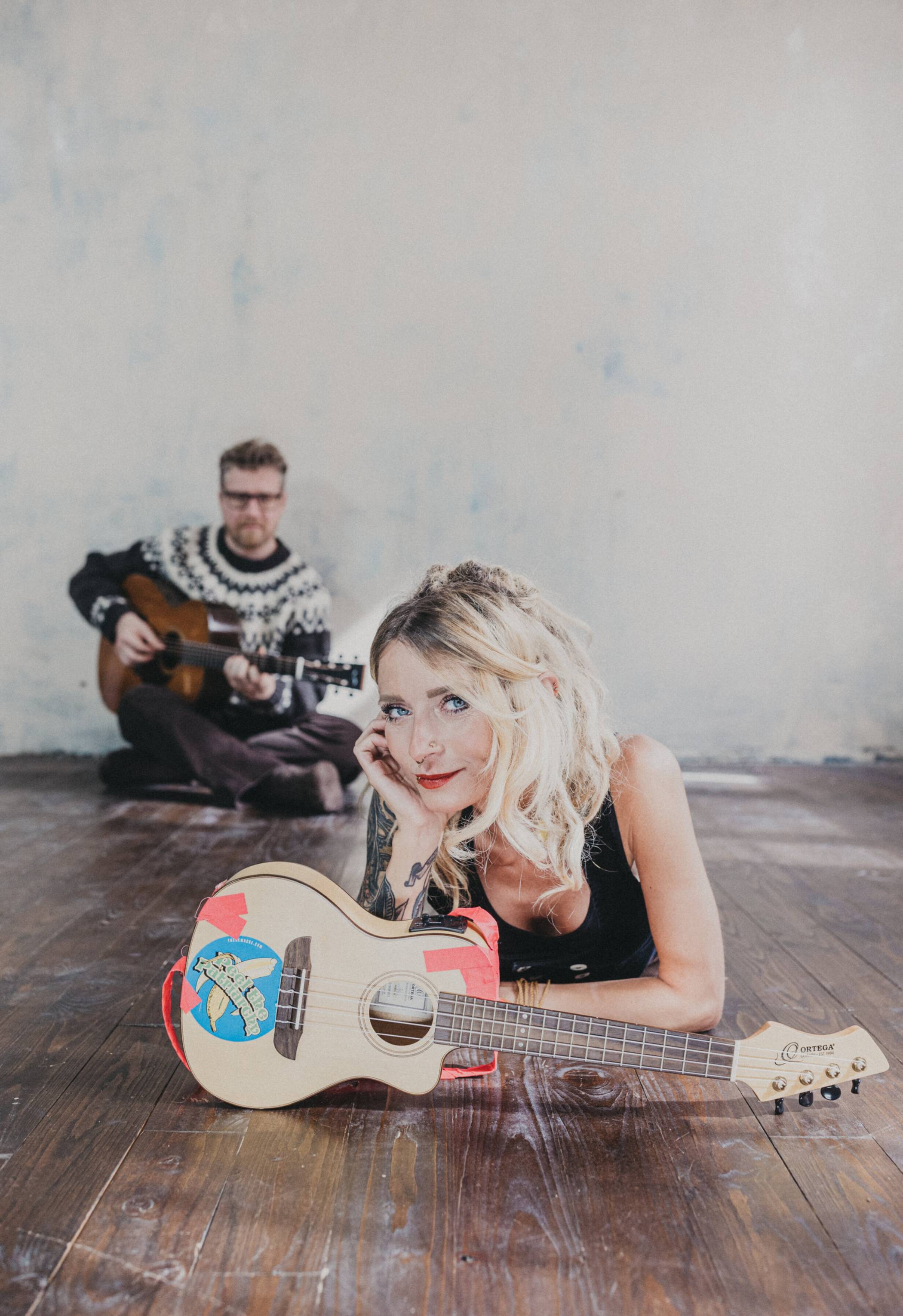  Sarah Lesch bringt mit ihrem Freund Philipp Wiechert Seelenwärme auf die Bühne. 