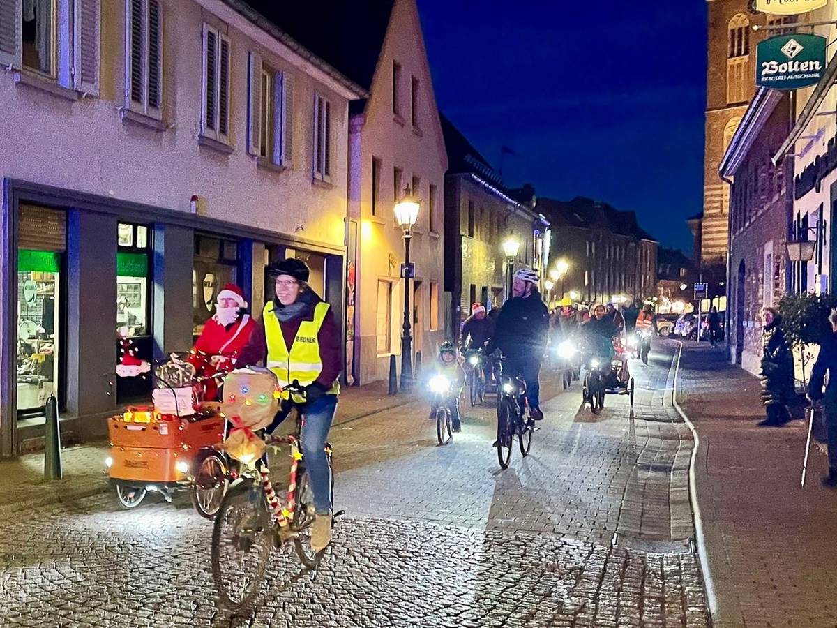 Mehr als 30 radelten mit