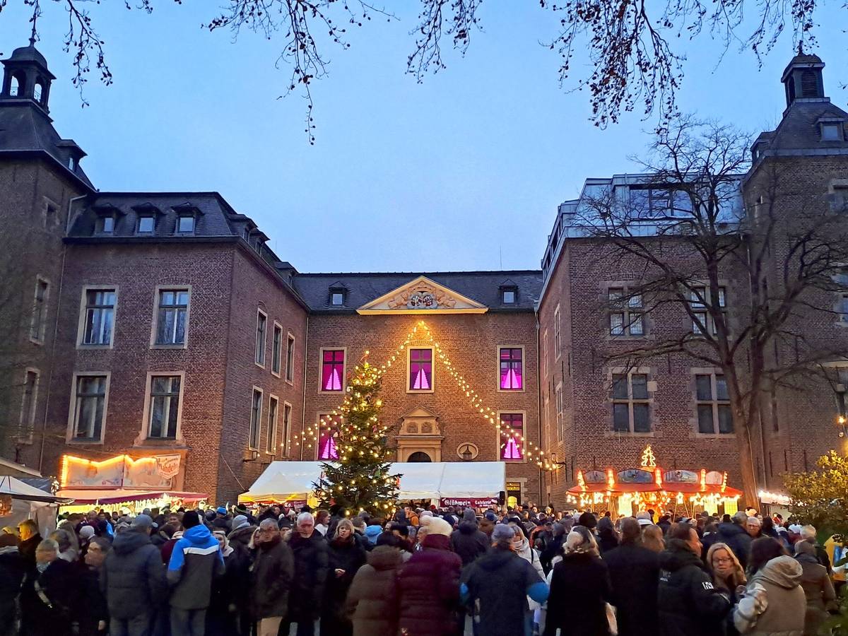 Heute noch: Weihnachtliches am Schloss