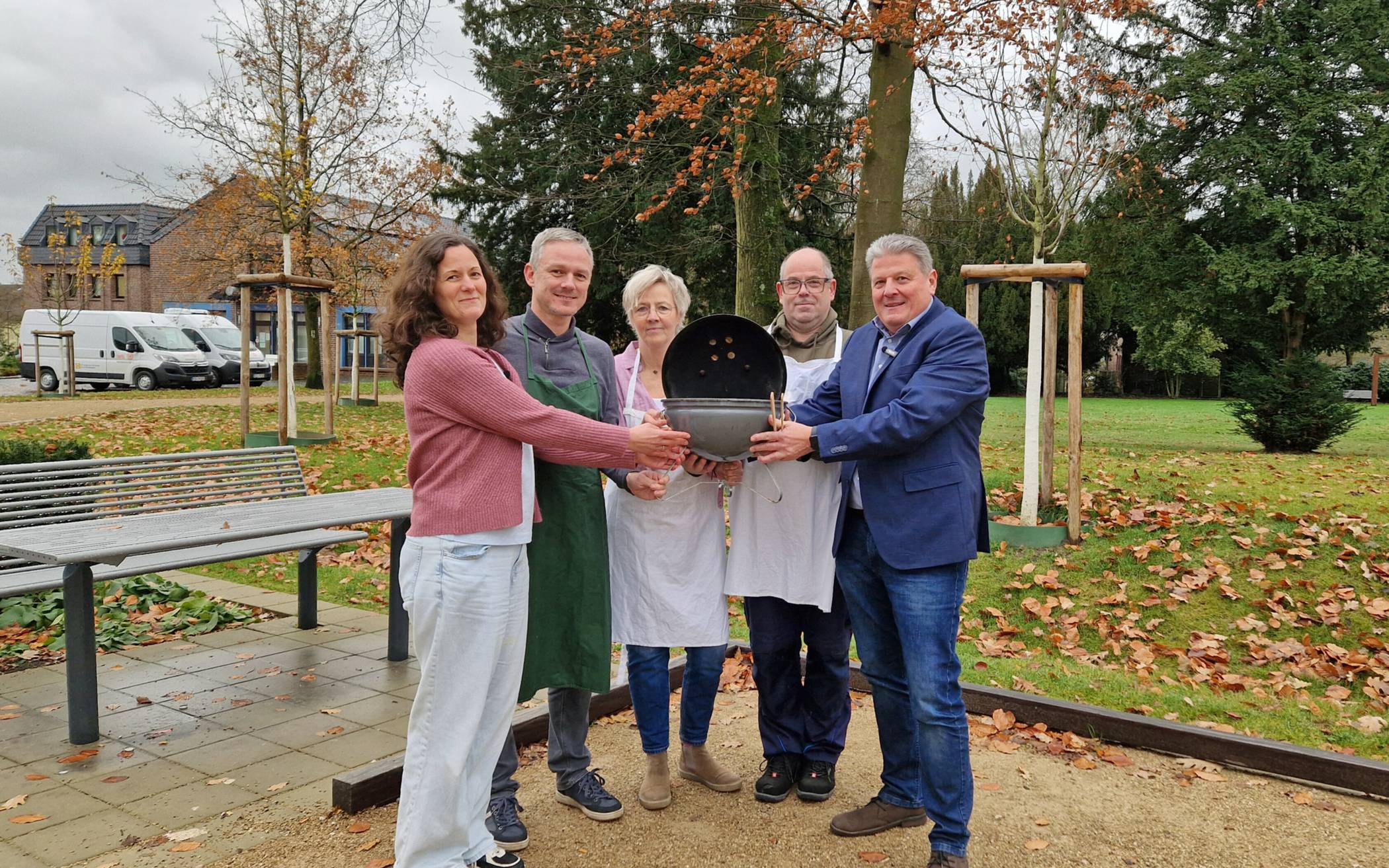 Stehen am 14. Dezember am Grill: