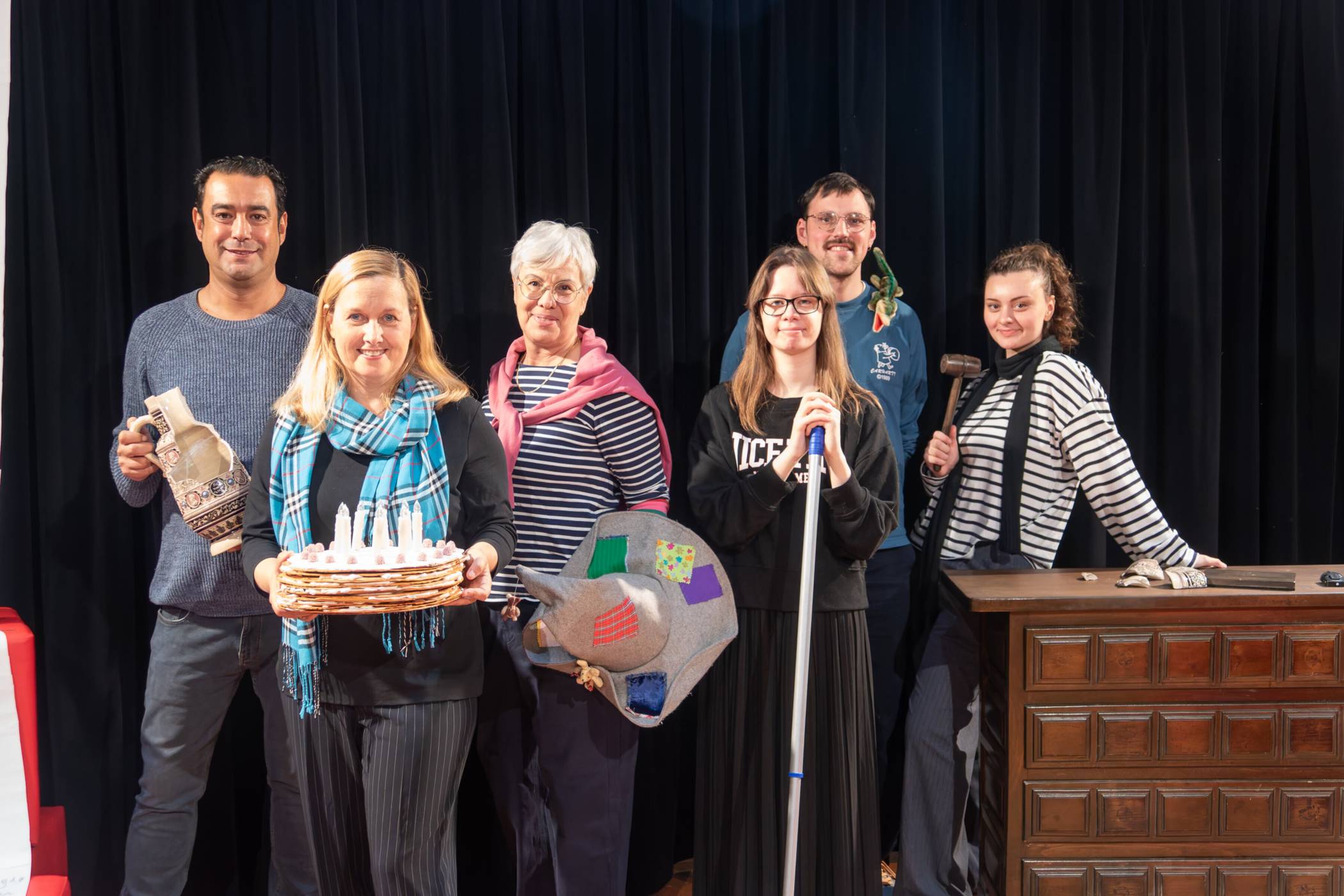  Gut drauf: Das Kresch-Team  mit (v.l.) Ender Efe, Intendantin Isolde Wabra, Andrea Selakovic, Carmen Querfurth, Kilian Seeger und Emely Gildenstern.  