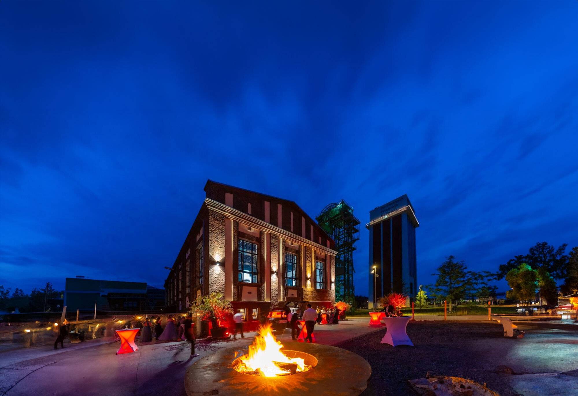 Das passende Weihnachtsgeschenk für einen zauberhaften Abend: Der Rotary Club Kamp-Lintfort/Grafschaft Moers startet den Ticketverkauf zum Magic Dinner am 21. und 22. Februar im LUFRE. Ein Teil des Erlöses wird gespendet.