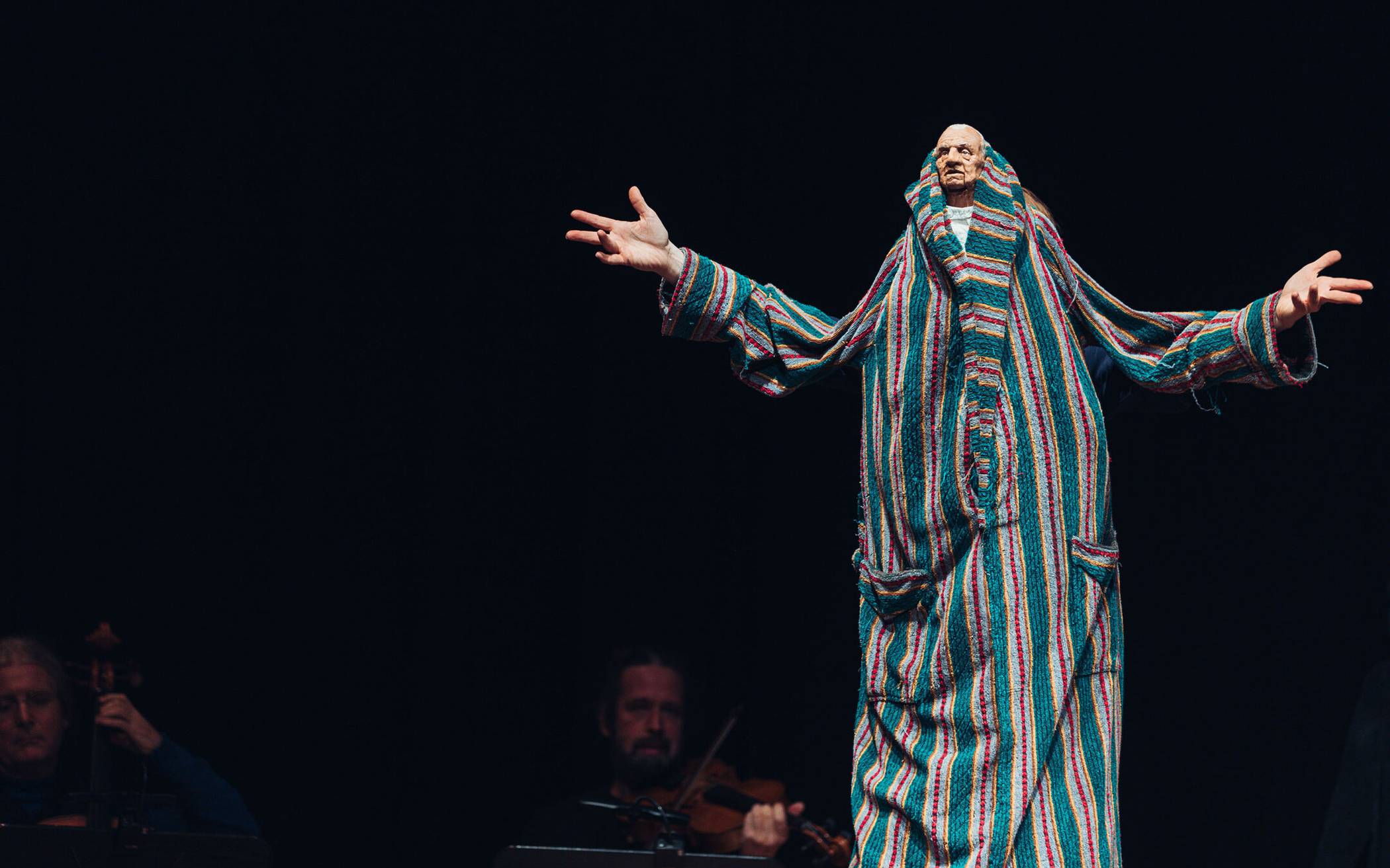 „Der merkwürdige Herr Bruckner“ kommt als Figurentheater in die Festhalle. 