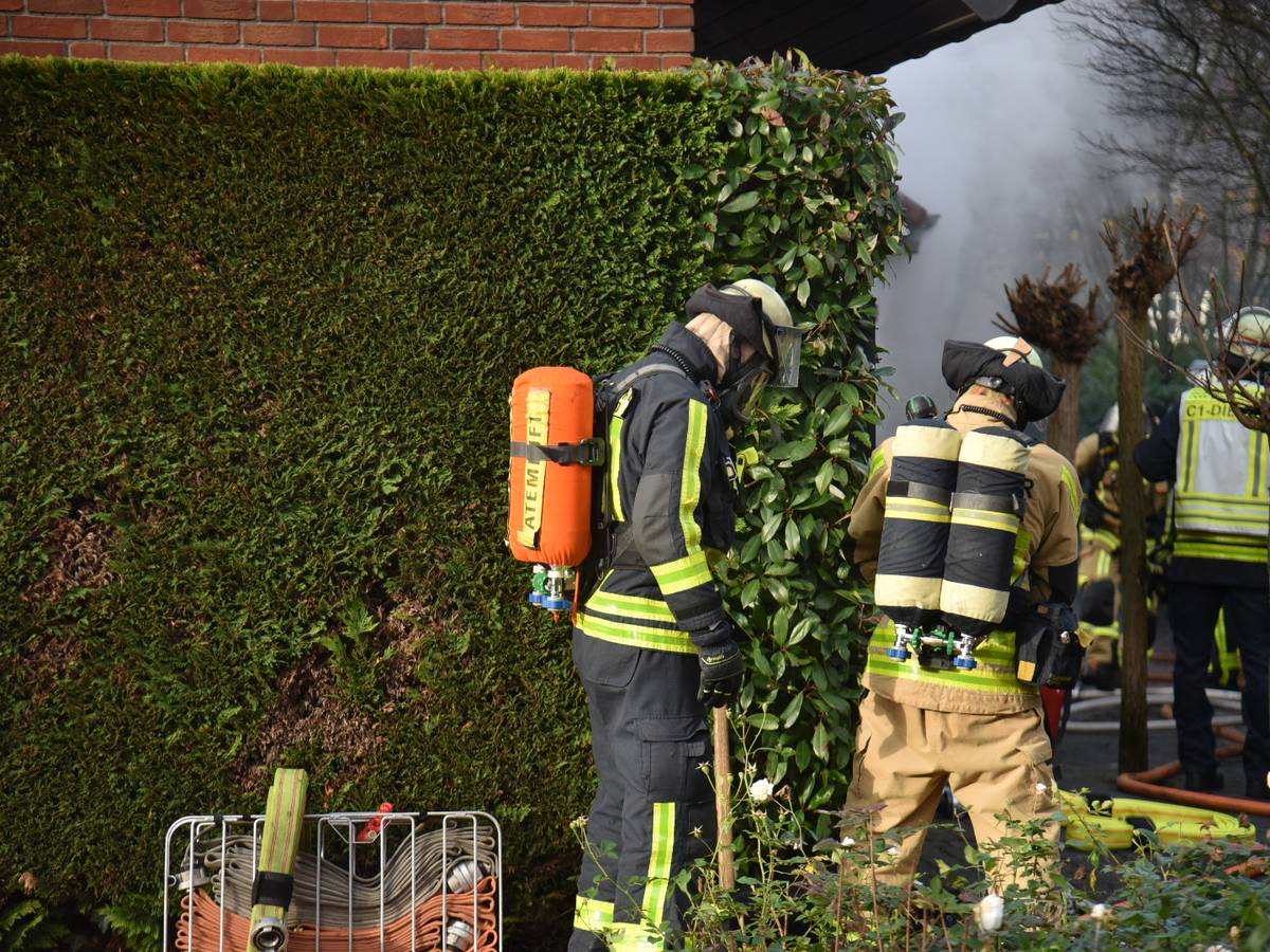 Brand einer Gartenhütte in Krefeld