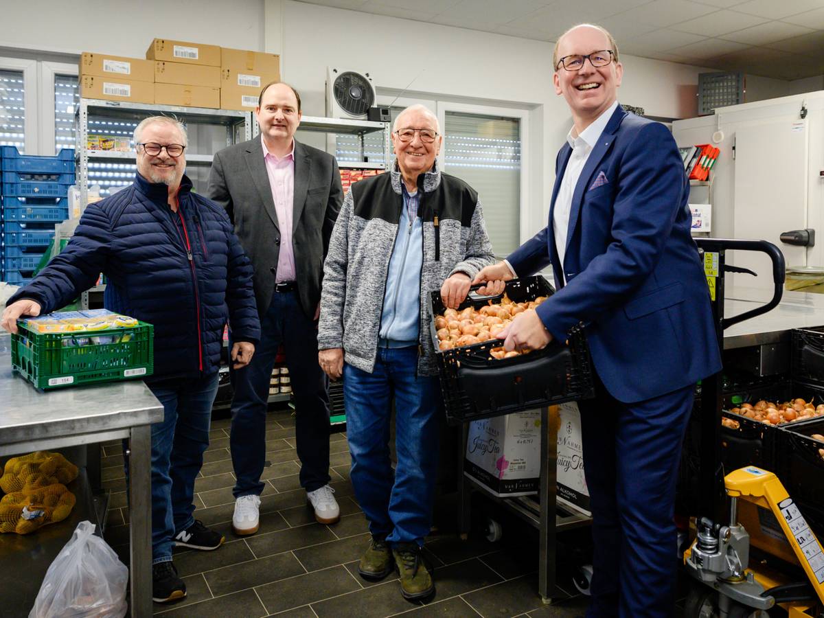 Volksbank spendet an die Tafel