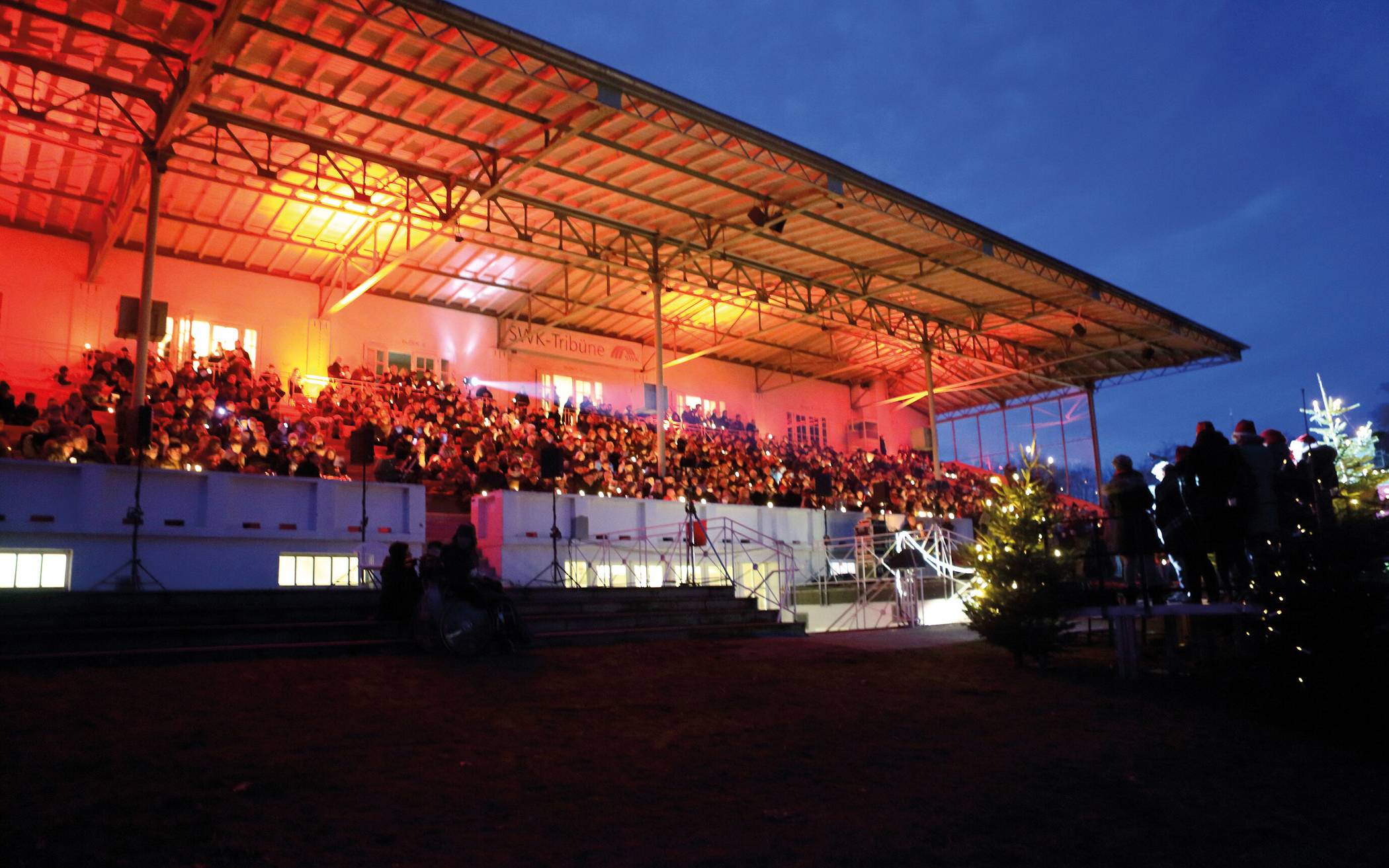 Zum Weihnachtssingen treffen sich auf der