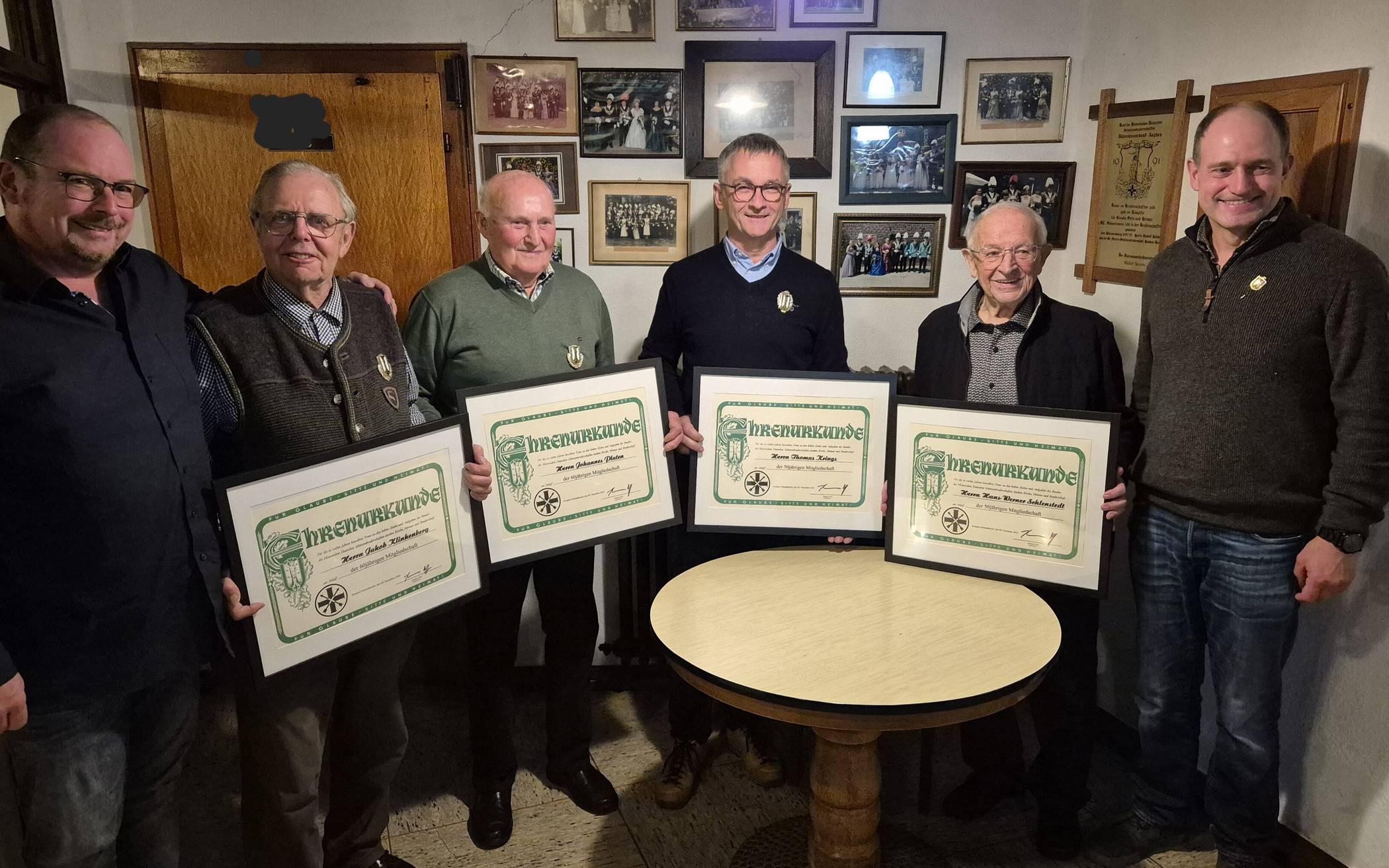 Wahlen und Ehrungen der Hüskes Krone