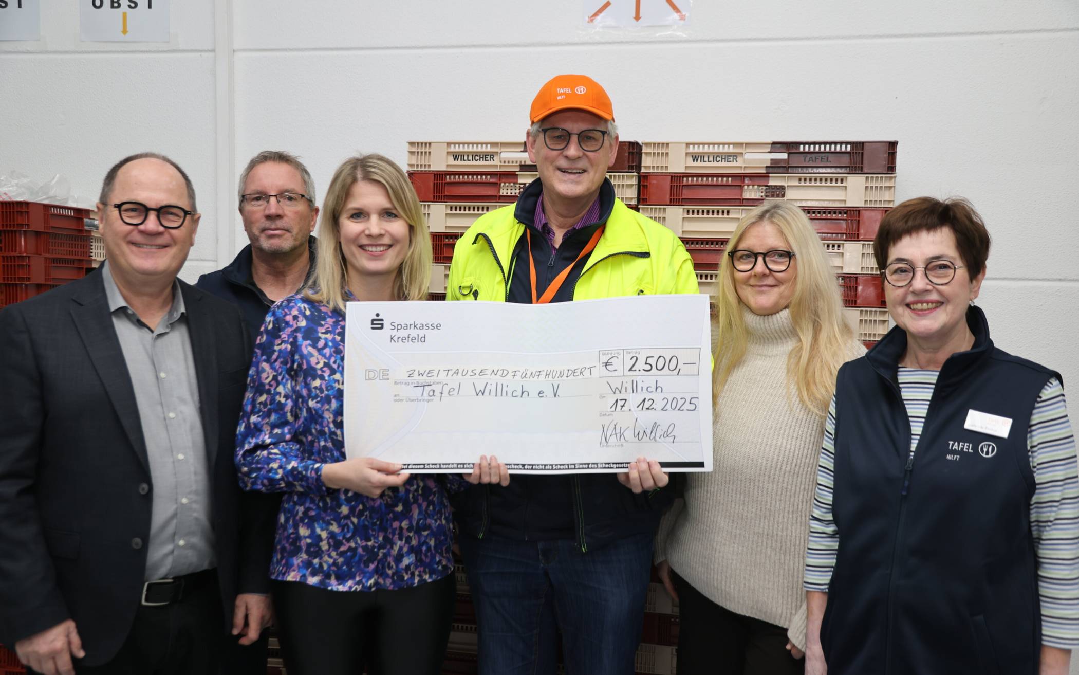 Unser Foto zeigt von links:  Wilfried Mannek (Vorsteher Gemeinde Willich), Harald Kappertz (Tafel Willich), Sonja Hegendorf (Organisationsteam Gemeinde Willich), Andreas Stumpf (Vorsitzender Tafel Willich), Heike Kraemer (Gemeinde Willich), Gabi Blohm (Kassenwartin Tafel Willich)