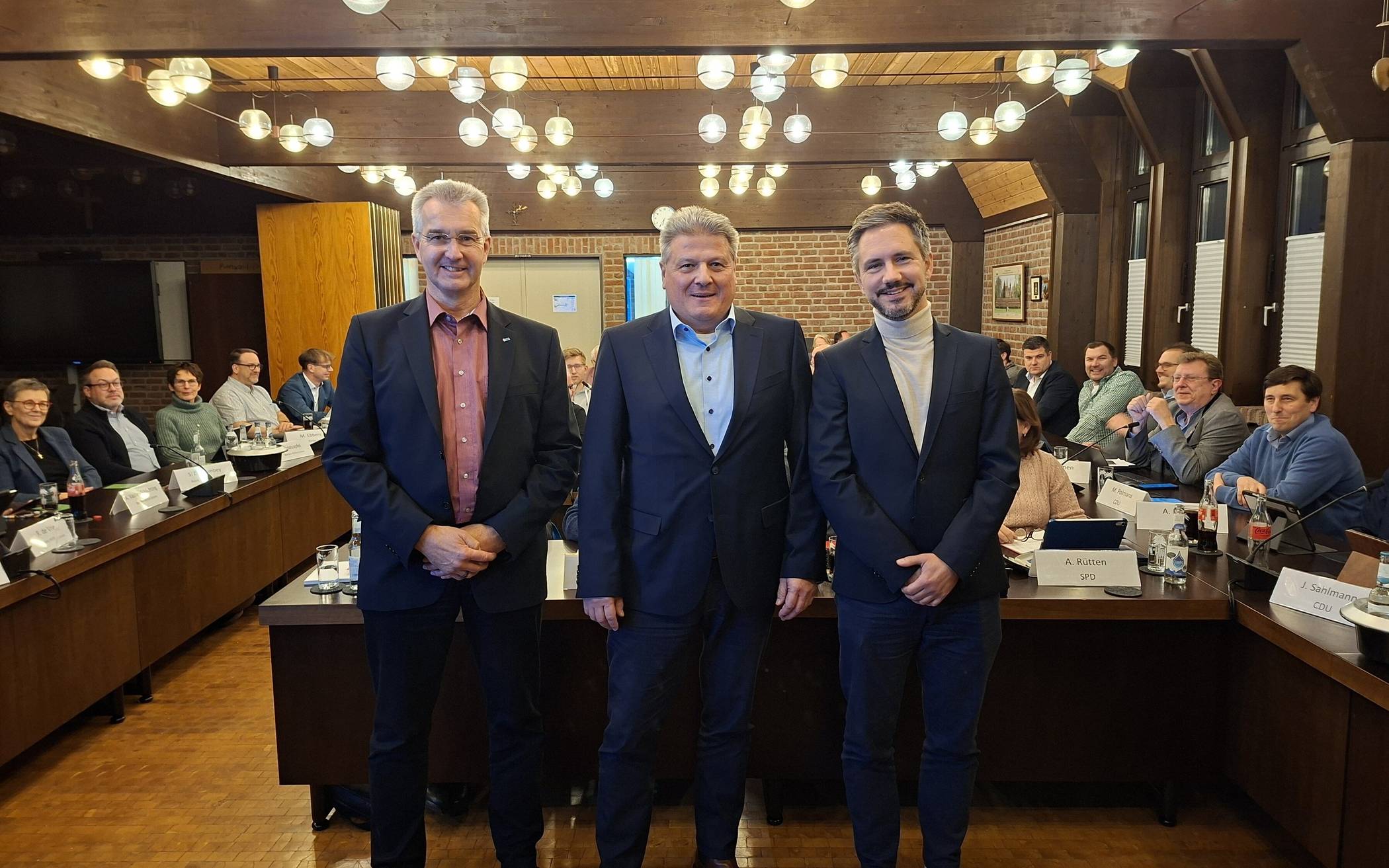 v.l.: Frank Kriegers, Bürgermeister Thomas Ricker