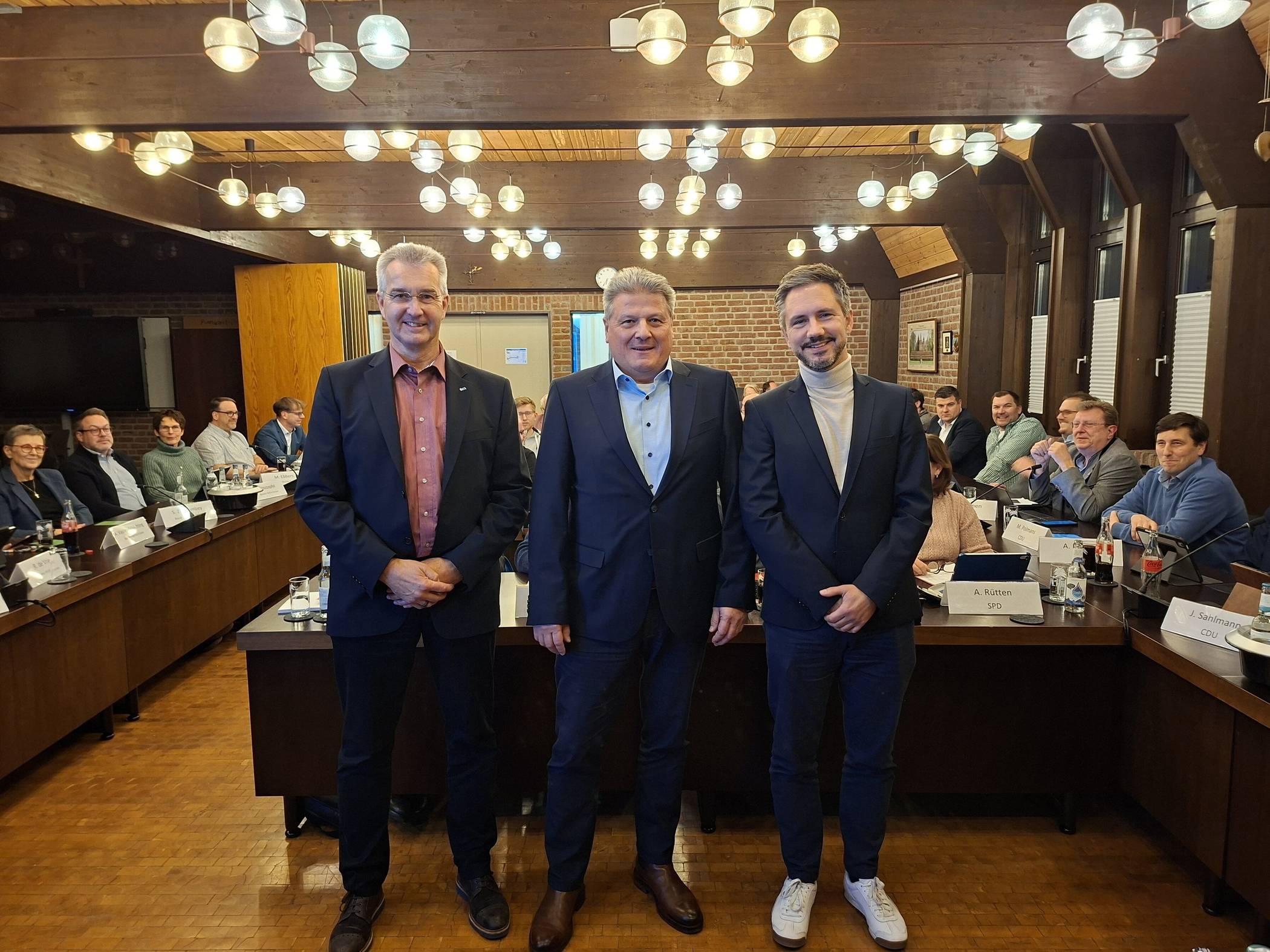 v.l.: Frank Kriegers, Bürgermeister Thomas Ricker und Tobias Hinsen   