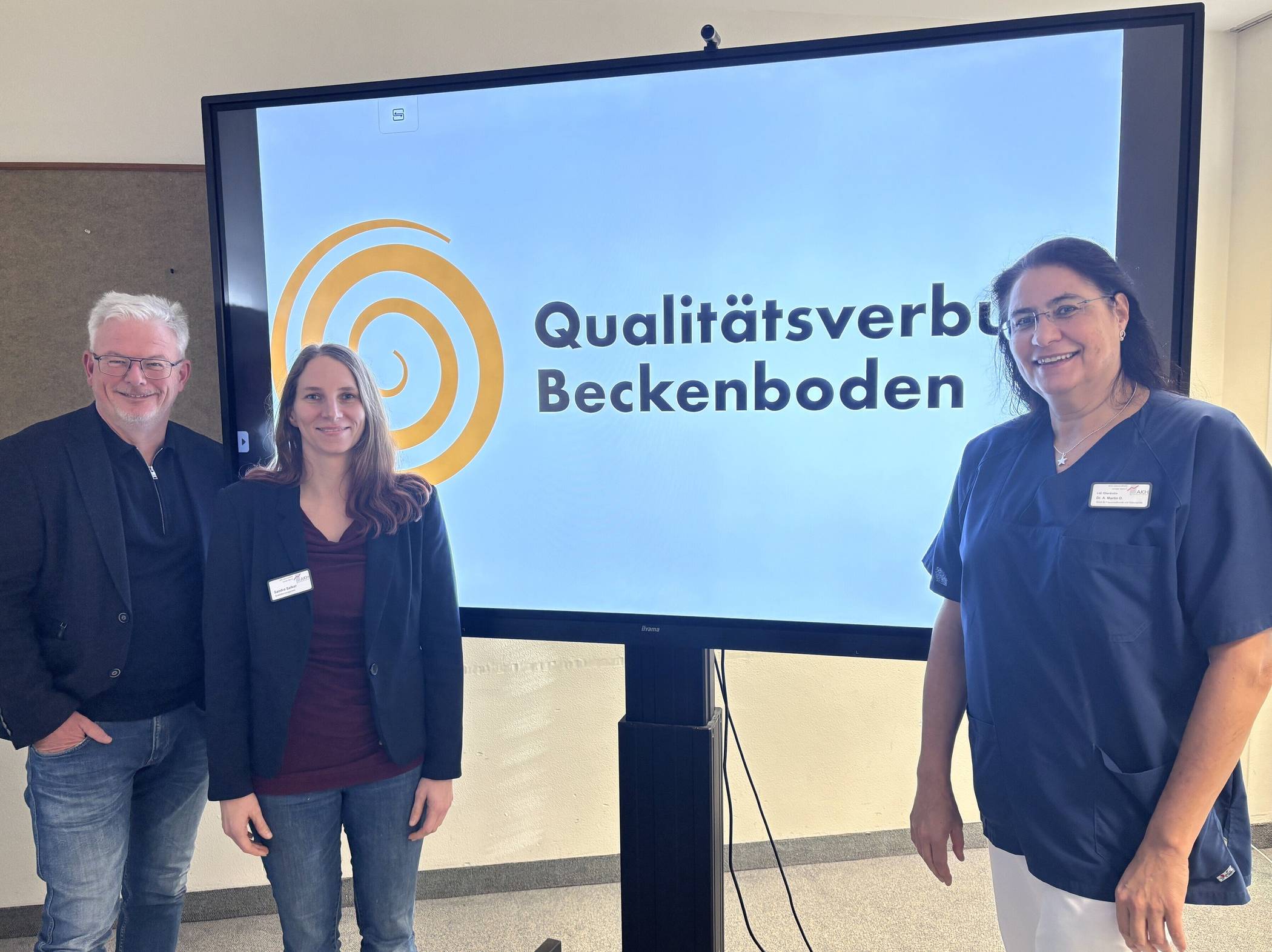  (v.l.) Dr. Andreas Lang vom Qualitätsverbund, Sandra Salker, Qualitätsmanagerin am AKH und Dr. Asuncion Martin Delgado, leitende Oberärztin der Klinik für Frauenheilkunde und Geburtshilfe 