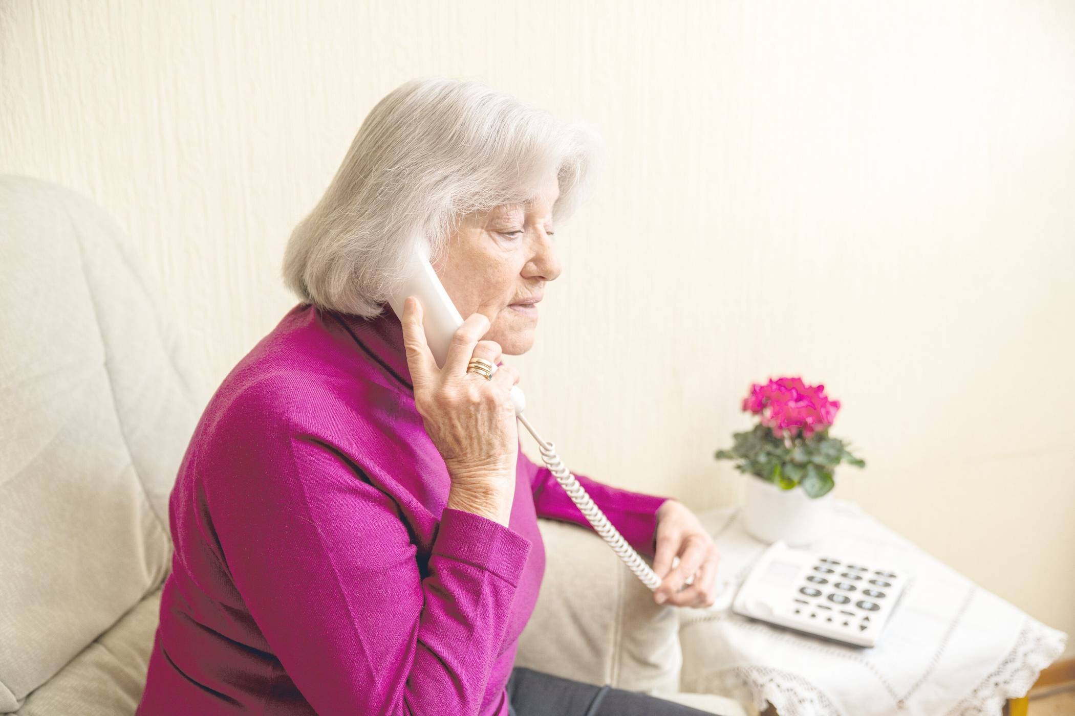 Nicht nur die Polizei warnt immer wieder vor betrügerischen Anrufen. Aktuell finden solche Anrufe unter dem Namen der Verbraucherzentrale NRW statt. 