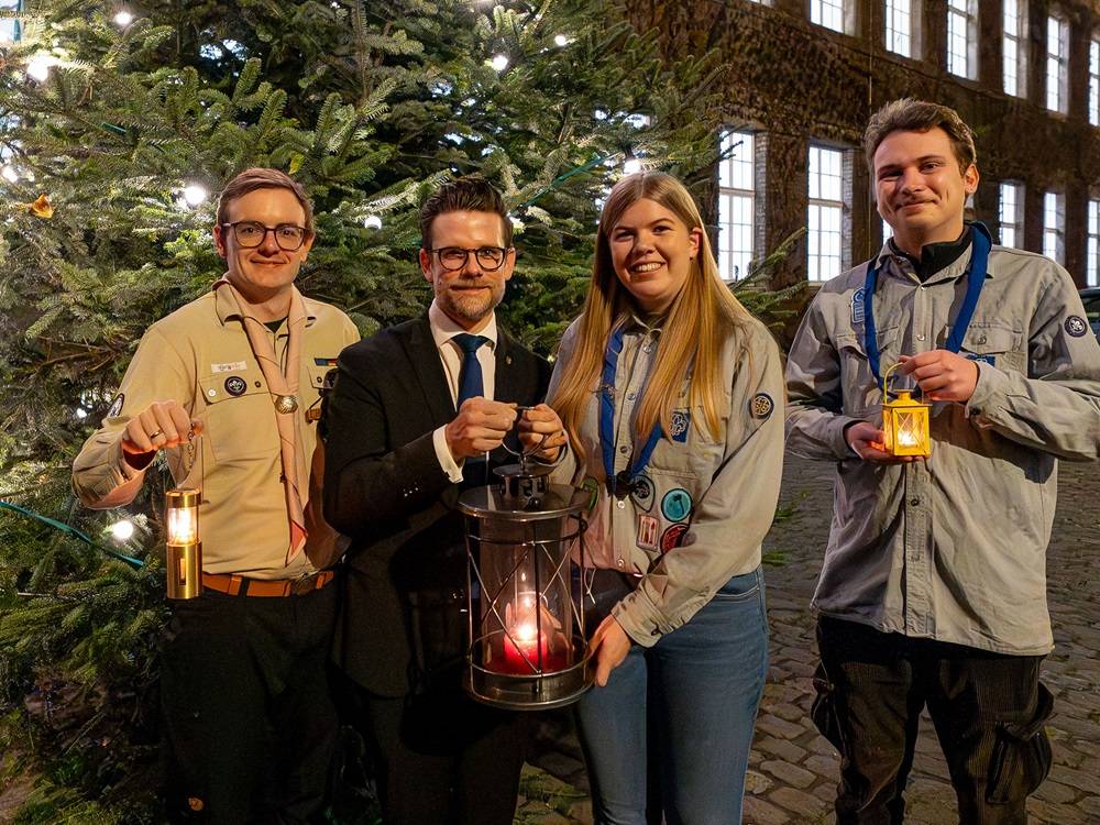 Oberbürgermeister Felix Heinrichs (2.v.l.) nahm das