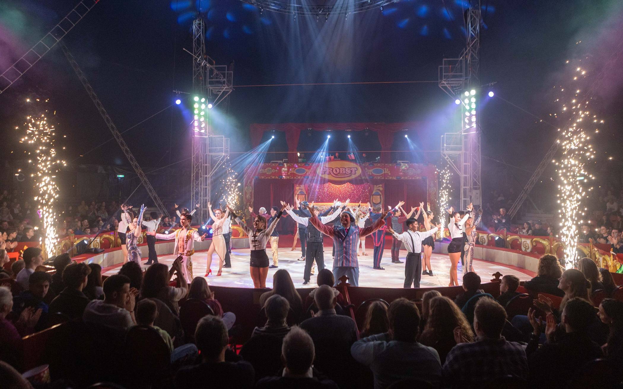 Premiere des Krefelder Weihnachtscircus 2025
