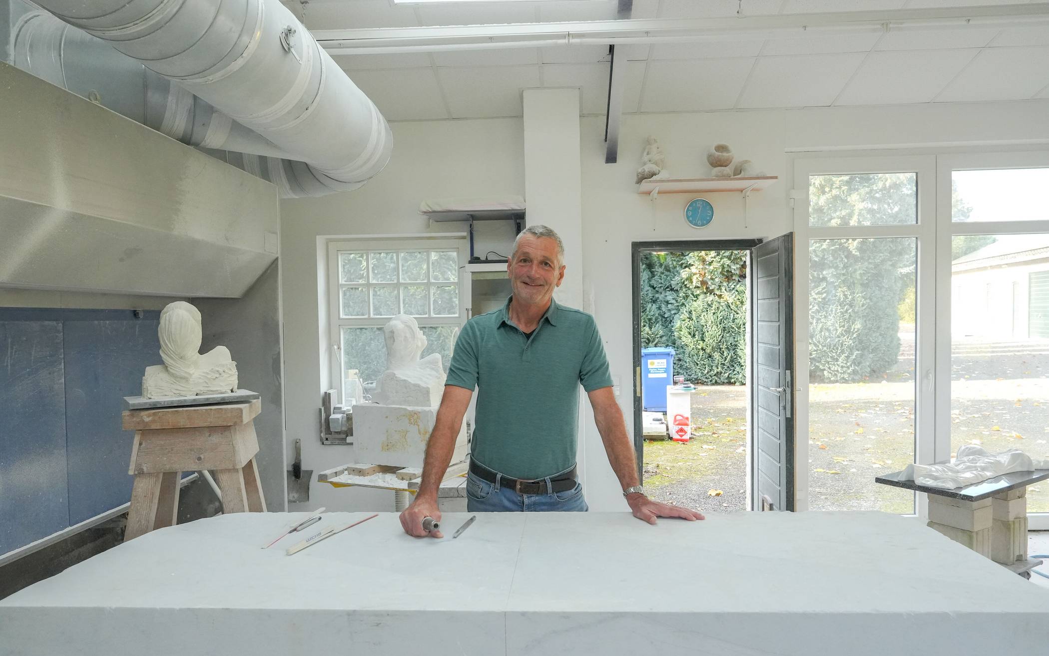  Aus diesem drei Tonen schweren Block, den ihm sein Lehrer in Carrara schenkte, will Michael Wolf das „Stück seines Lebens“ schaffen. Jahrelang hat er sich darauf vorbereitet. 