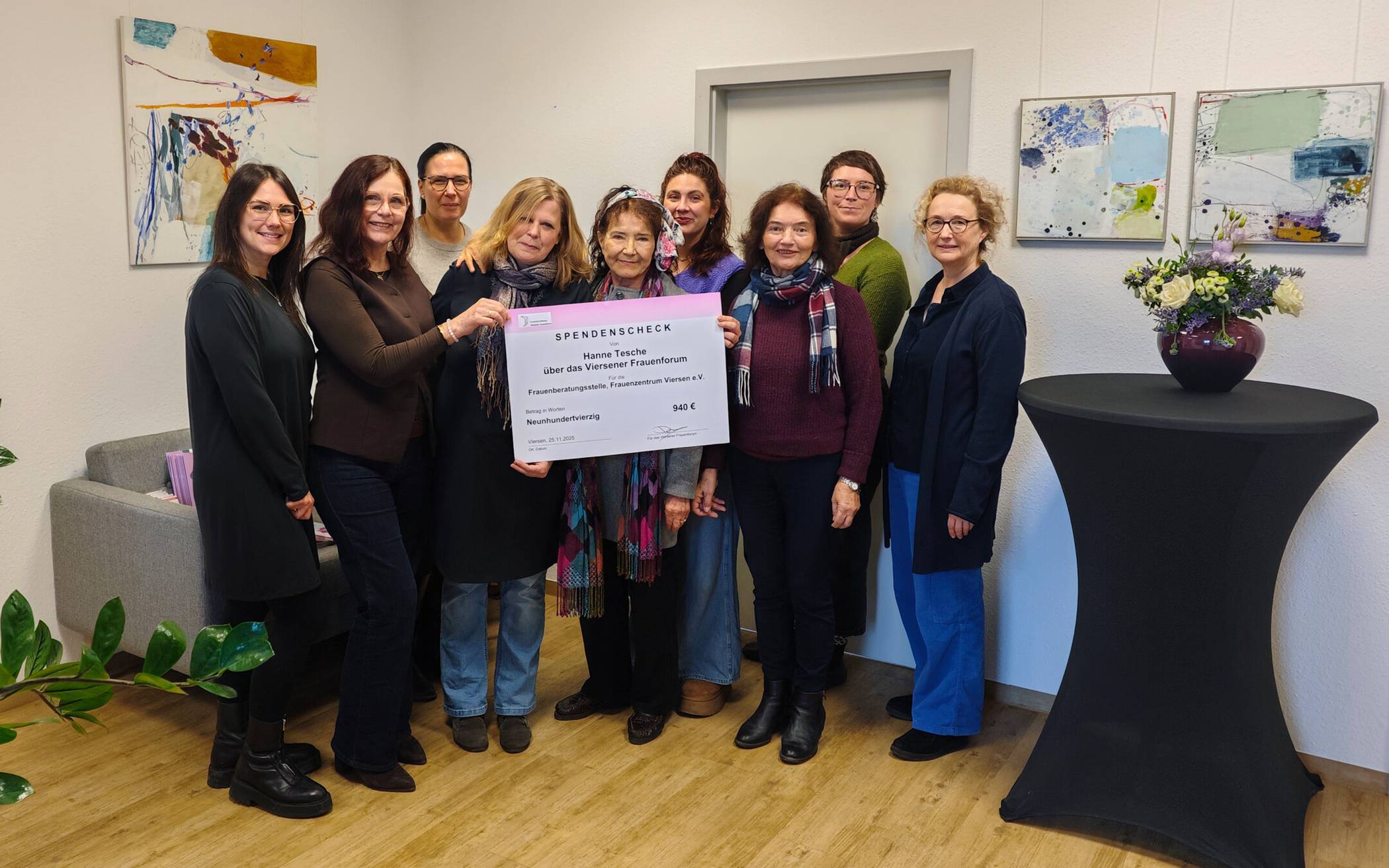 Kunst-Spende für Frauenzentrum