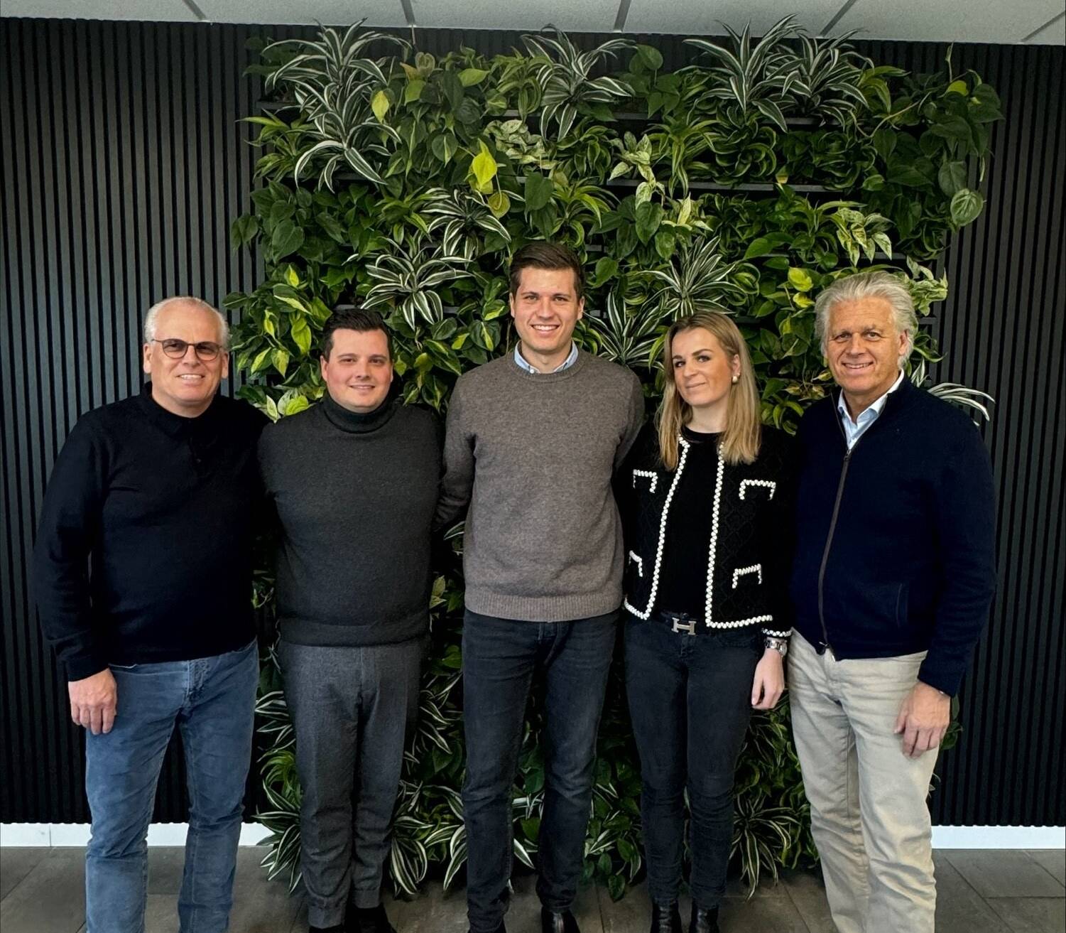  Leo (l.) und Willi Stinges (r.) tragen weiterhin die Gesamtverantwortung. Fabio, Christopher und Carlotta (von links) erweitern die Geschäftsführung zukünftig.  