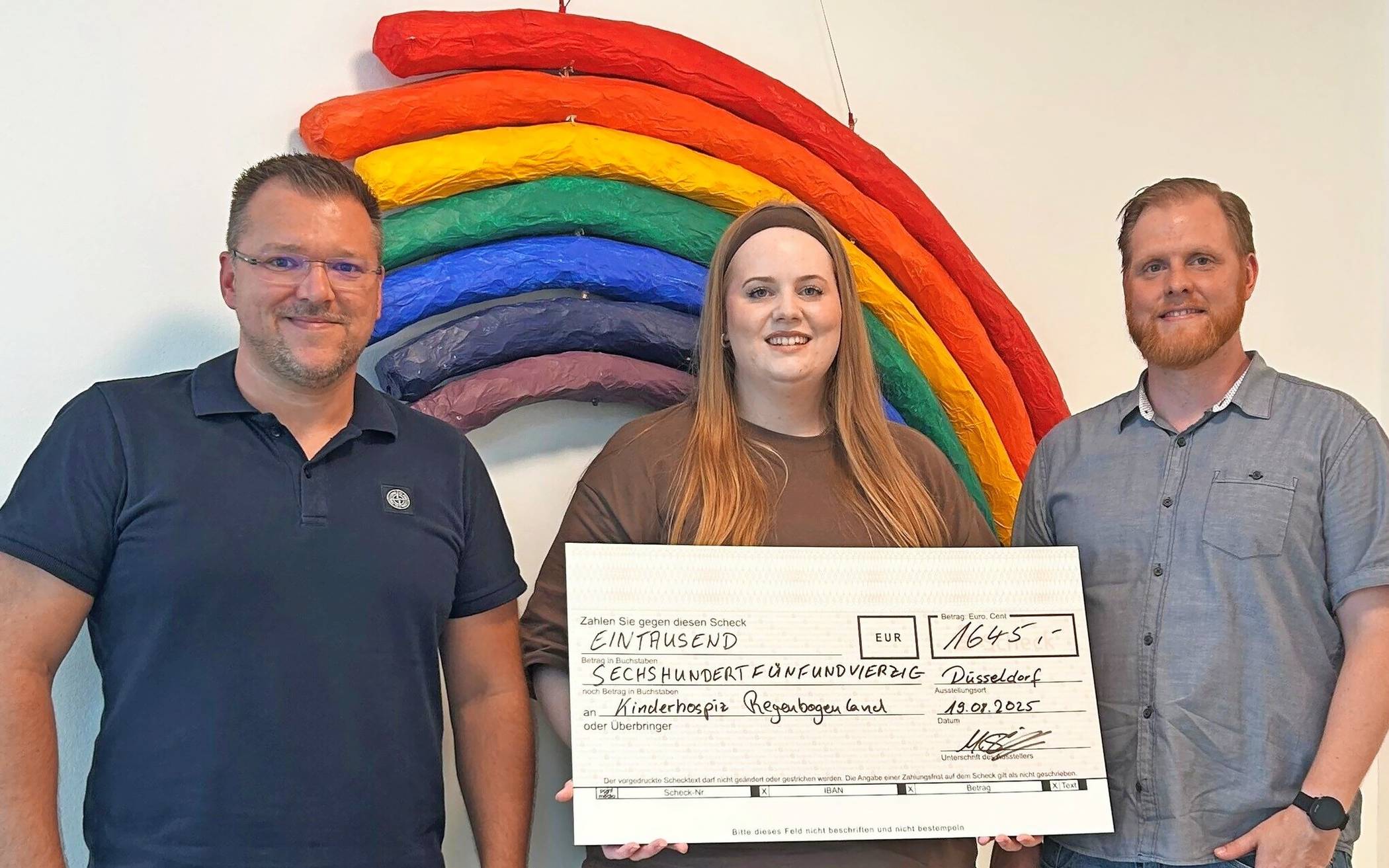  Freude beim Kinder- und Jugendhospiz Regenbogenland über die Spende der Lanker Schützen. 