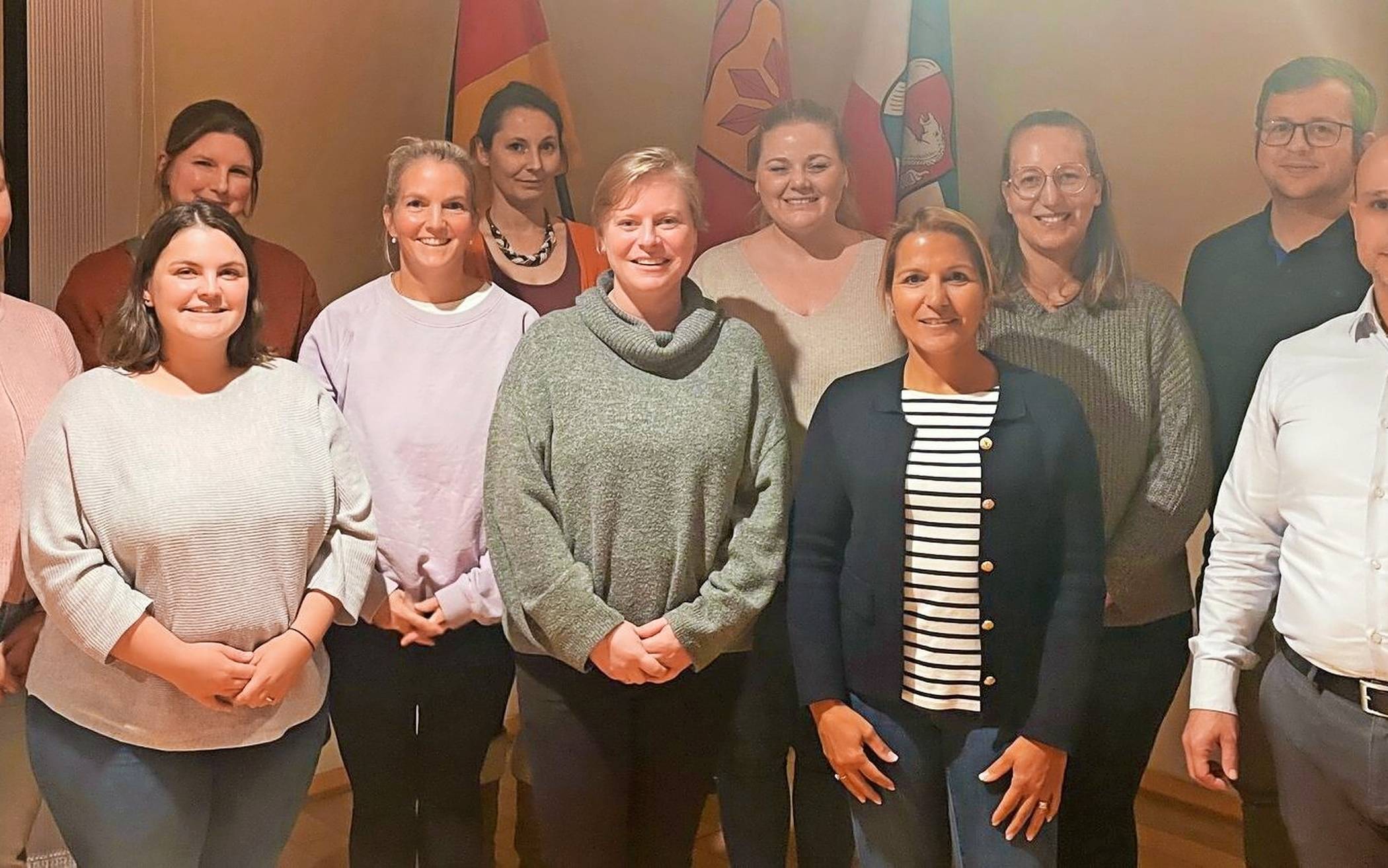 Der neue Jugendamtselternbeirat: vorn (v.l.): Tatjana