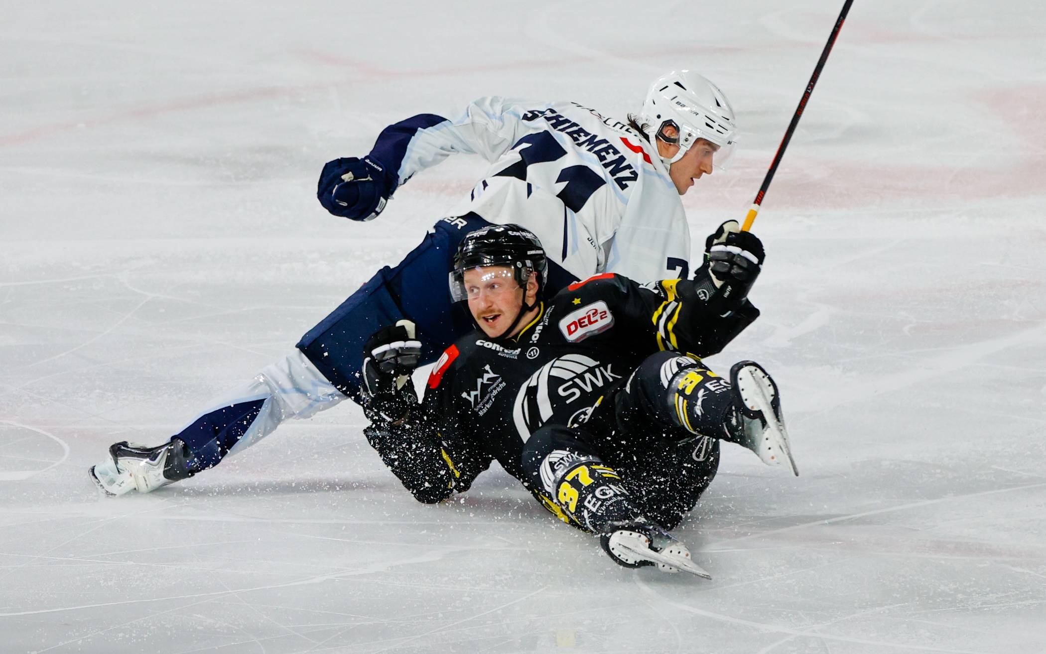 Pinguine siegen im Penalty-Krimi