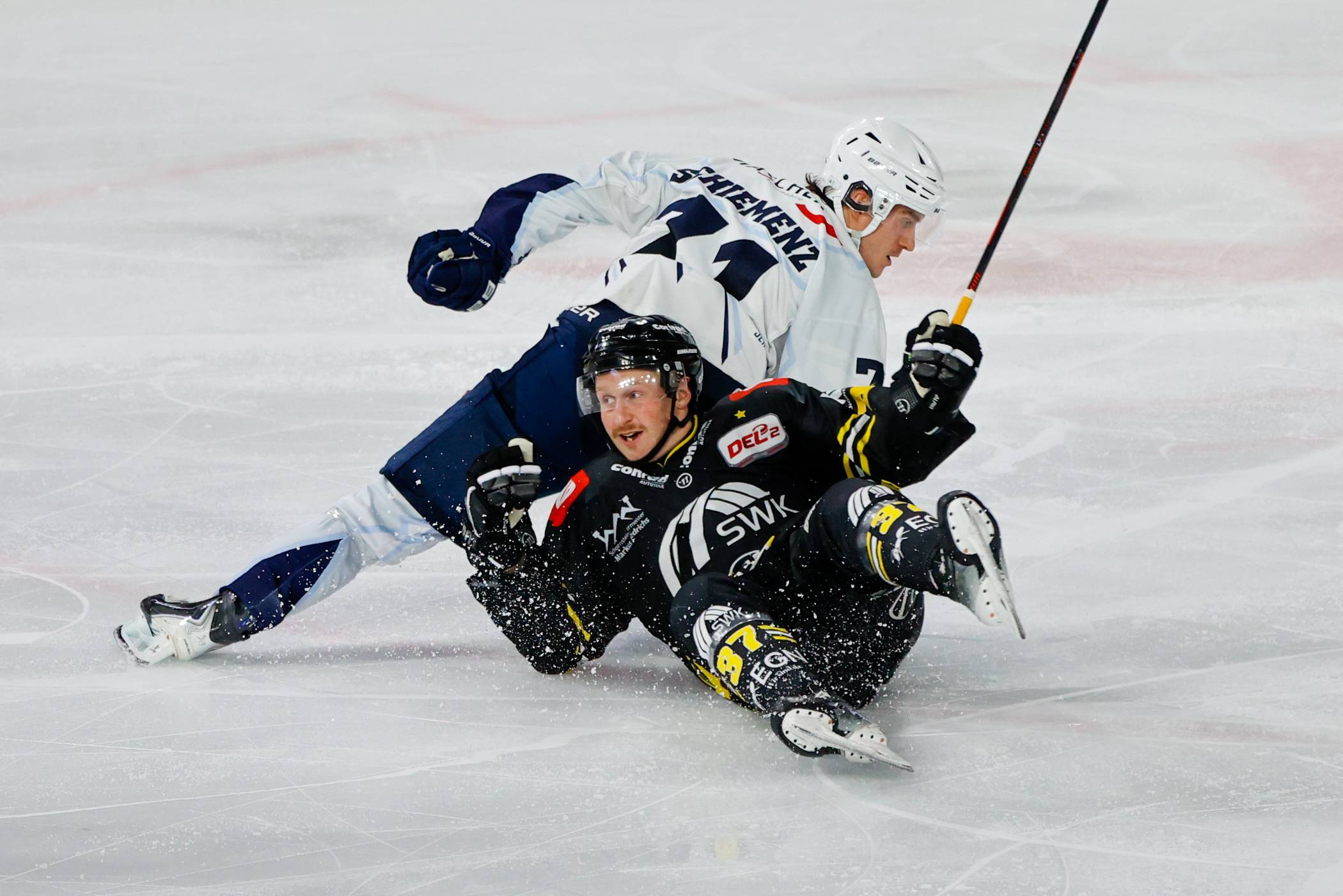 Pinguine siegen im Penalty-Krimi
