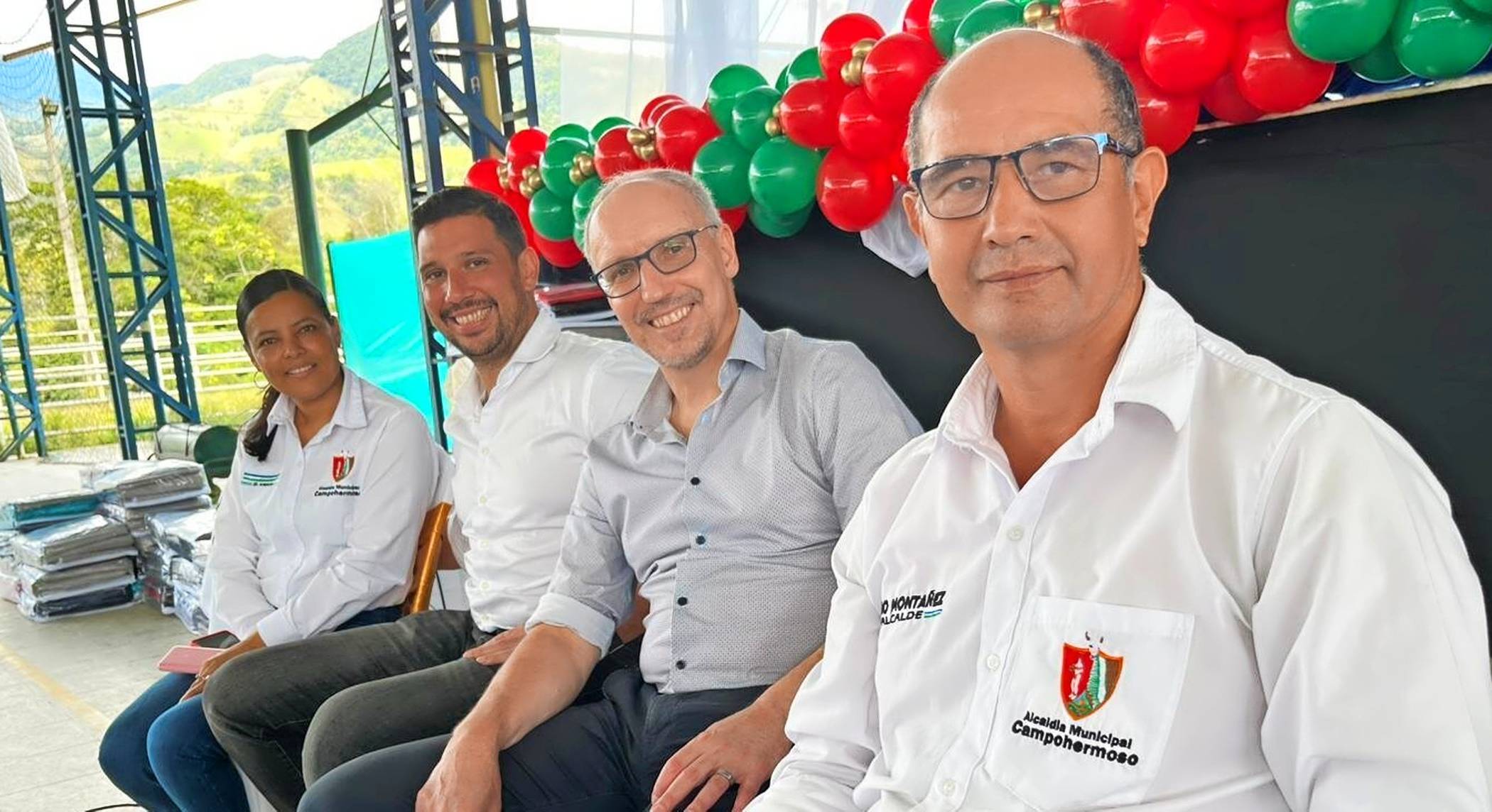 Besuch des Kreises im kolumbianischen Campohermoso (v.l.): Paola Vanegas, Thiago de Carvalho Zakrzewski, Marcus Temburg und Bürgermeister Dario Montañez. 