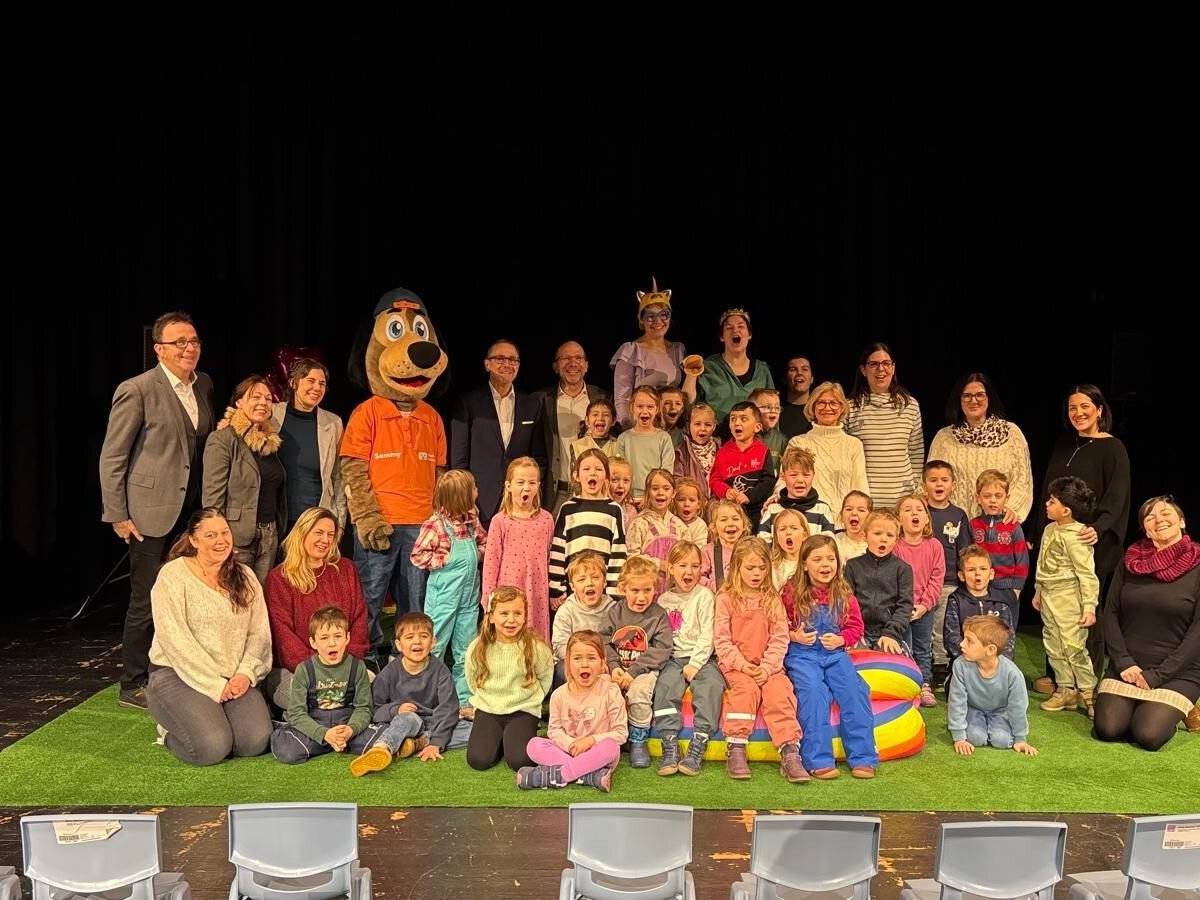600 Kinder freuen sich auf das „NEINhorn“