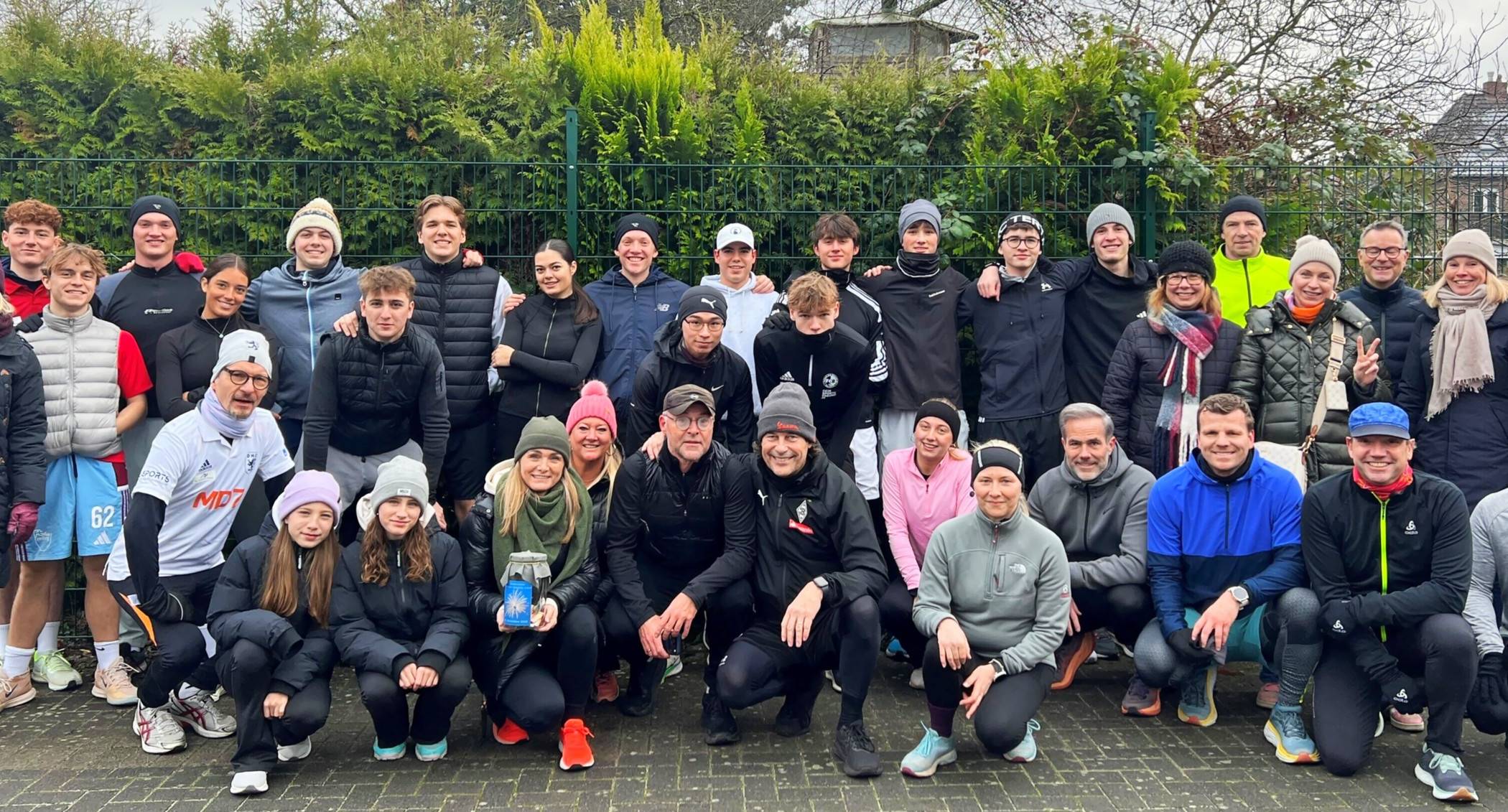 Knapp 40 Läuferinnen und Läufer hatten sich zur Premiere des Büdericher Silvester-Benefiz-Laufes eingefunden. 