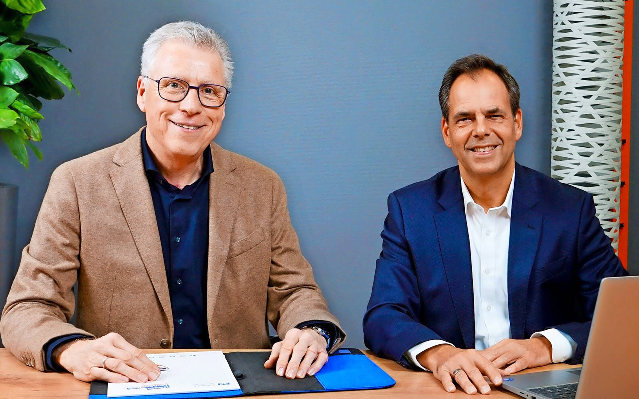    Der Volksbank-Vorstand, Jürgen Cleven (links) und Michael Willemse, stellte jetzt die Bilanz des Geschäftsjahres 2025 vor.     