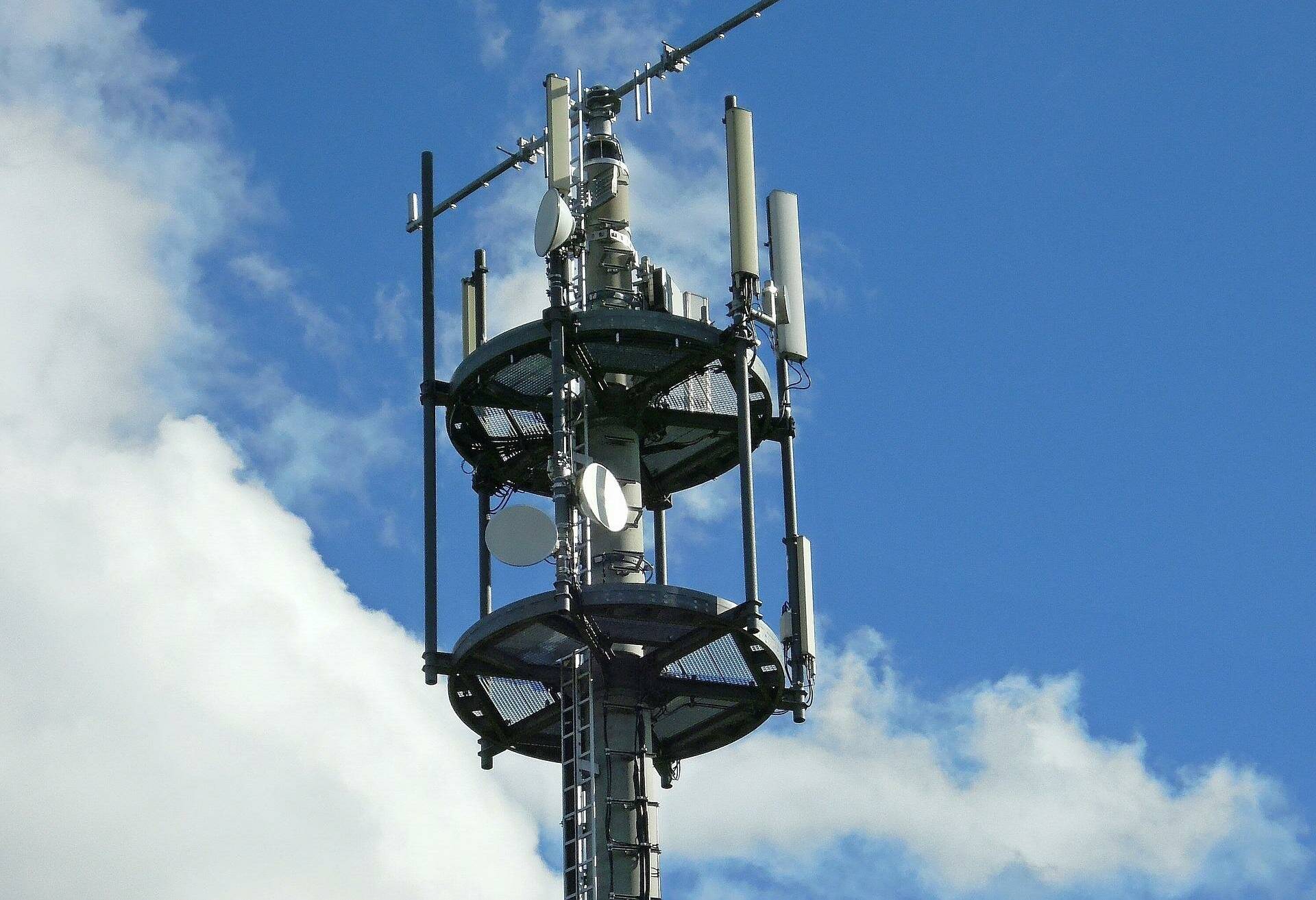  Solch ein Mobilfunkmast wird im Depot errichtet. 