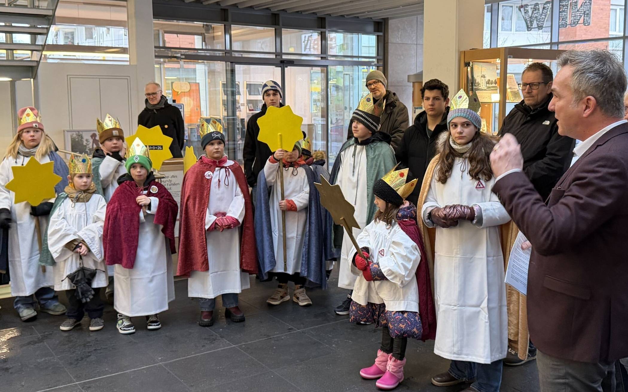 Besuch der Sternsinger im Stadthaus Viersen.