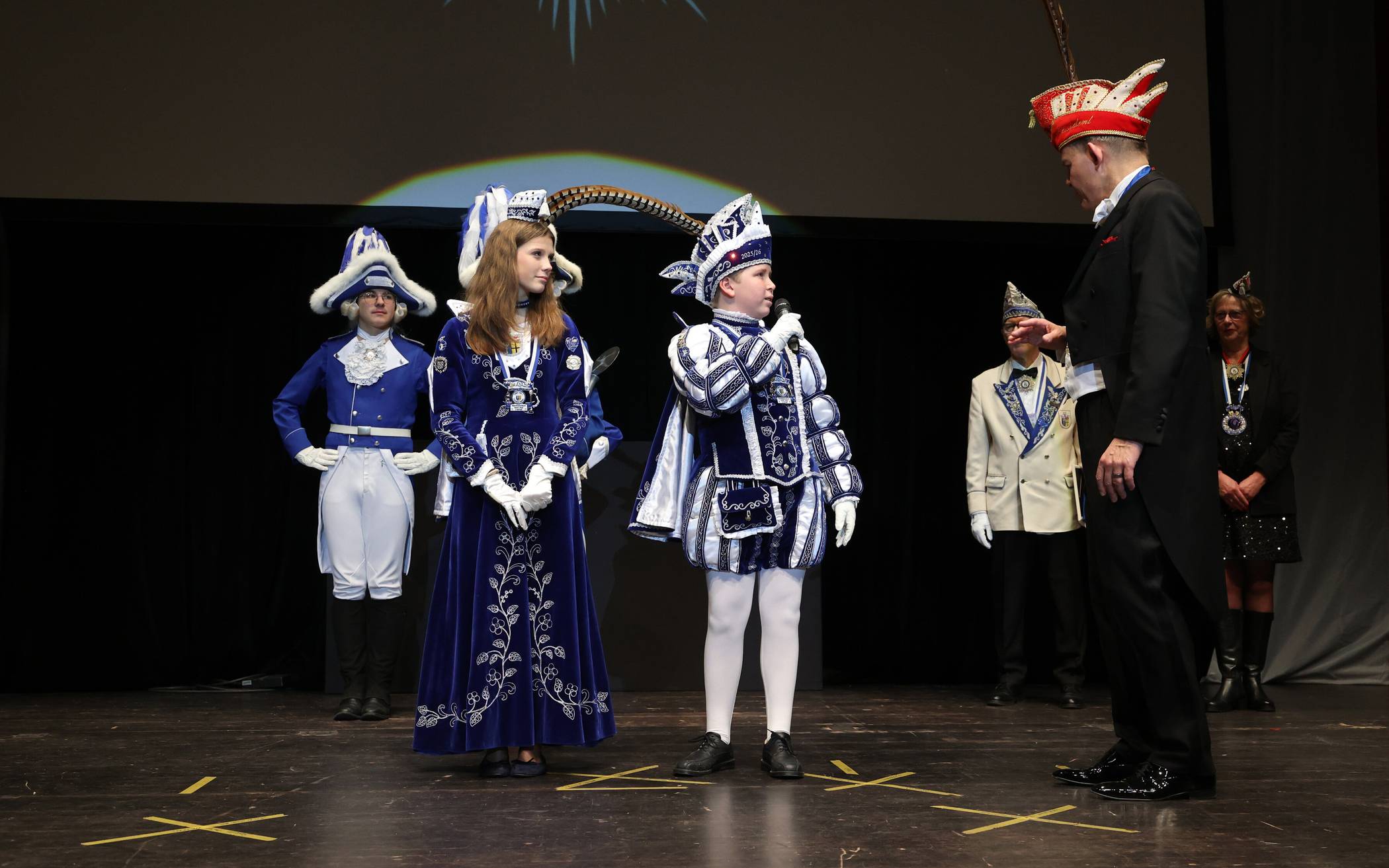 Das Kinderprinzenpaar Luis I. und Annick I. im Gespräch mit Frank...
