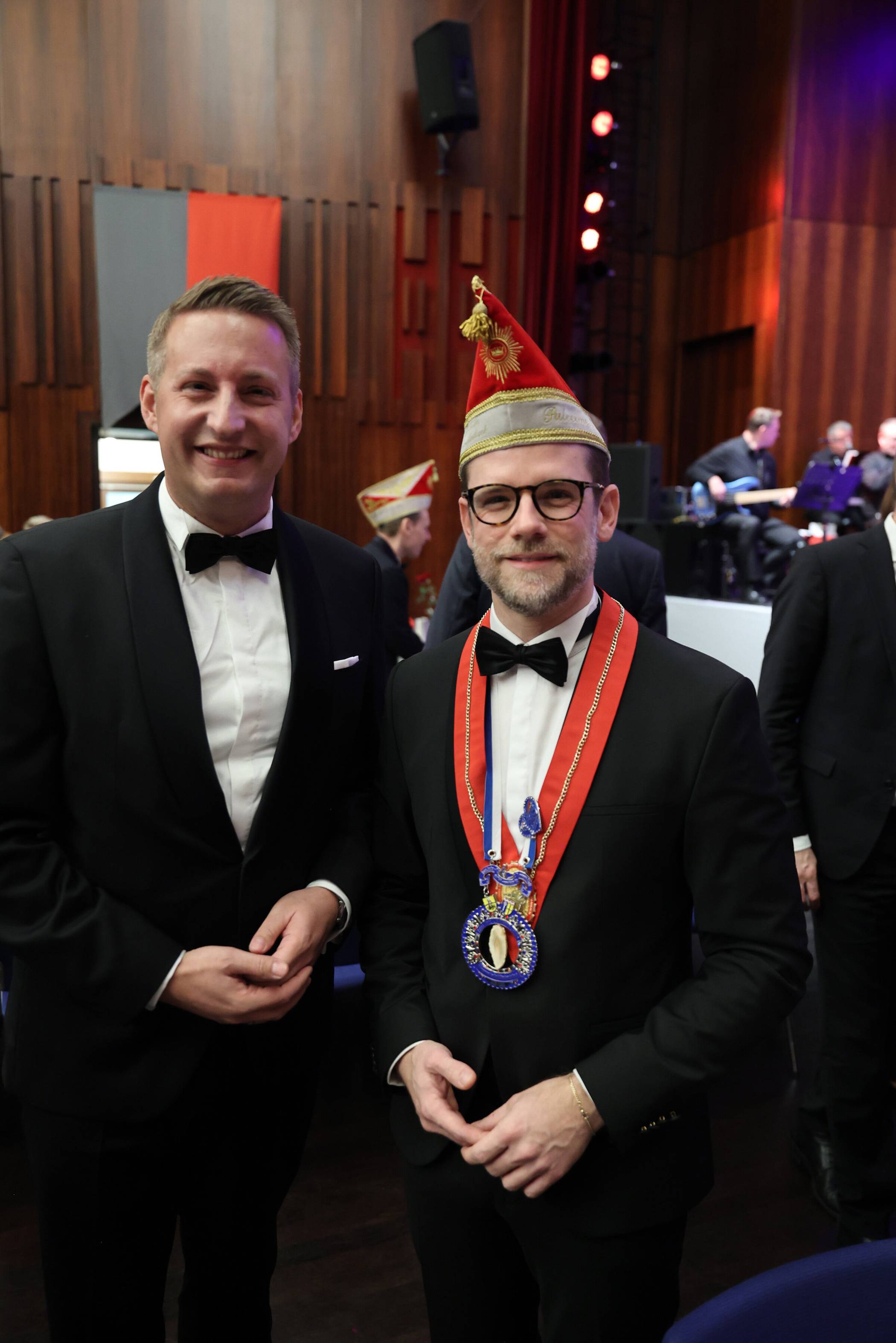 Oberbürgermeister Felix Heinrichs mit Regierungspräsident Thomas...