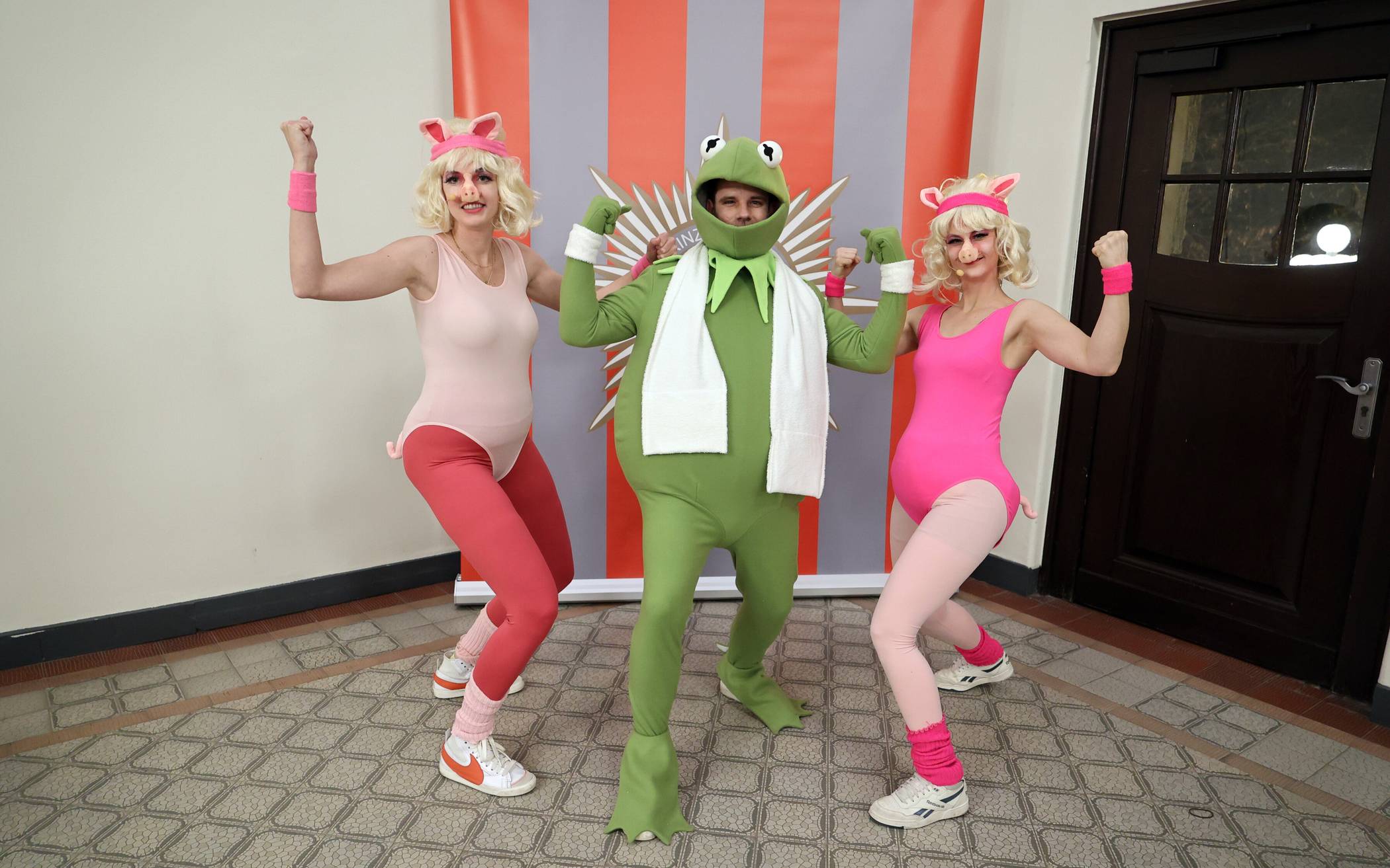 Wer die Wahl hat, hat die Qual: Kermit der Frosch (OB Felix Heinrichs) mit seinen Miss...