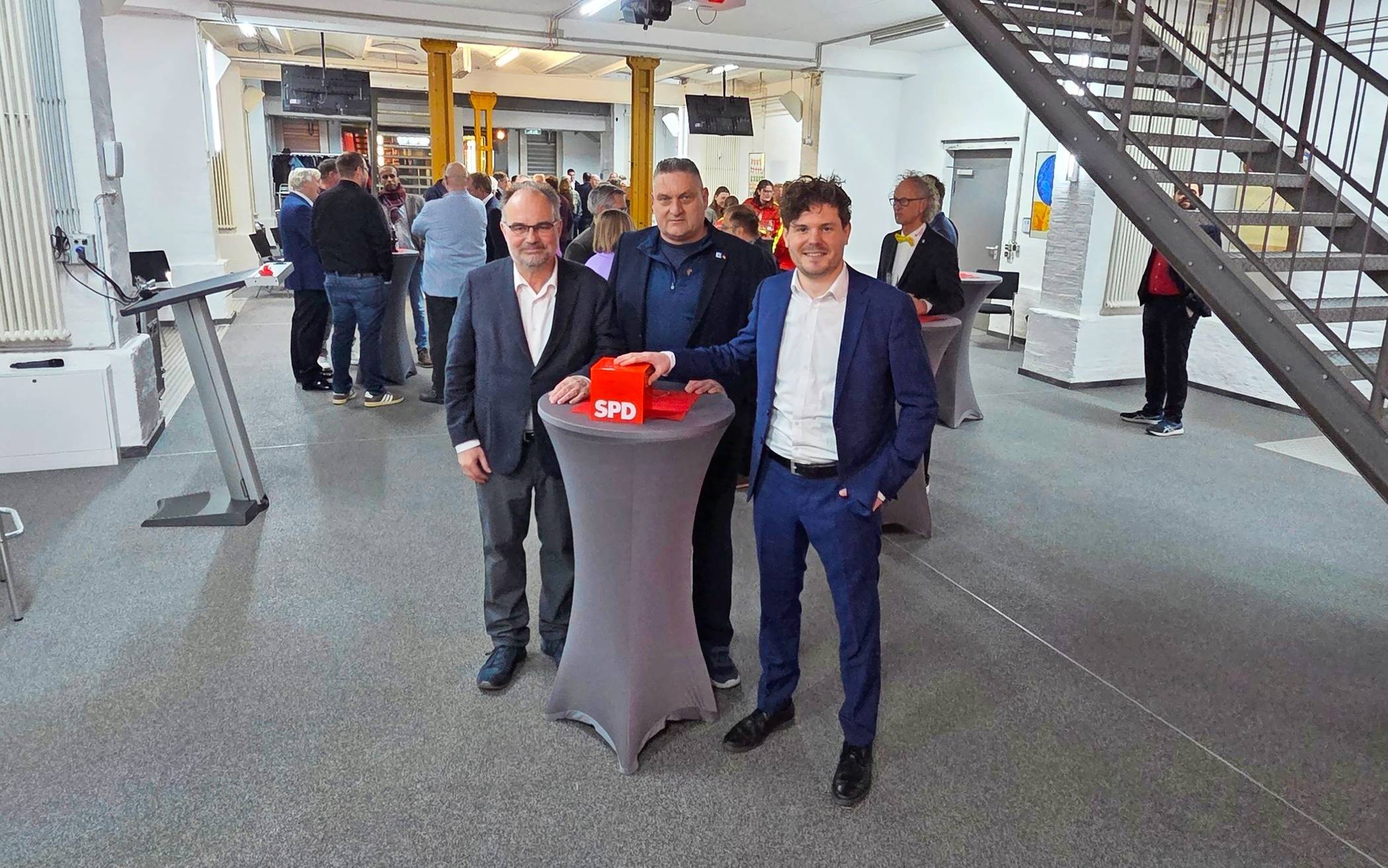 Auch die SPD hatte zum Neujahrsempfang geladen - traditionell freitagsabend im Gründerzentrum in Willich. Unser Foto zeigt Lukas Siebenkotten, Andreas Winkler und Lukas Maaßen.  