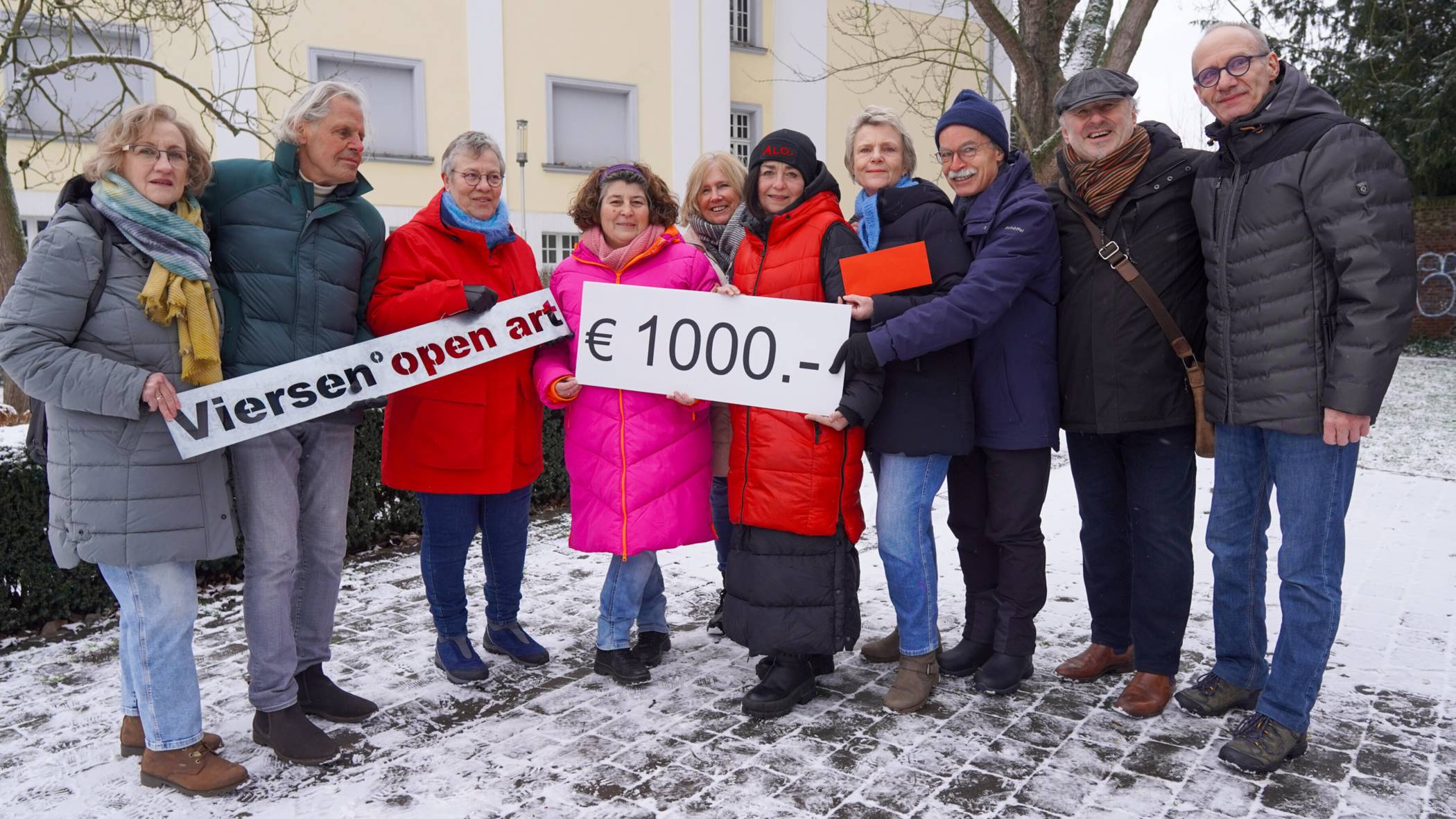  Gute Stimmung bei der Spendenübergabe (v.l.): Ina Peters, Emil Schult, Dagmar Wienen, Nicole Henneböhl (Stadt Viersen), Karin Wendtland-May, Bettina Passon (ALO), Ute Zimmermann, Neithart Zimmermann, Uwe Peters und Marcus Wienen.  