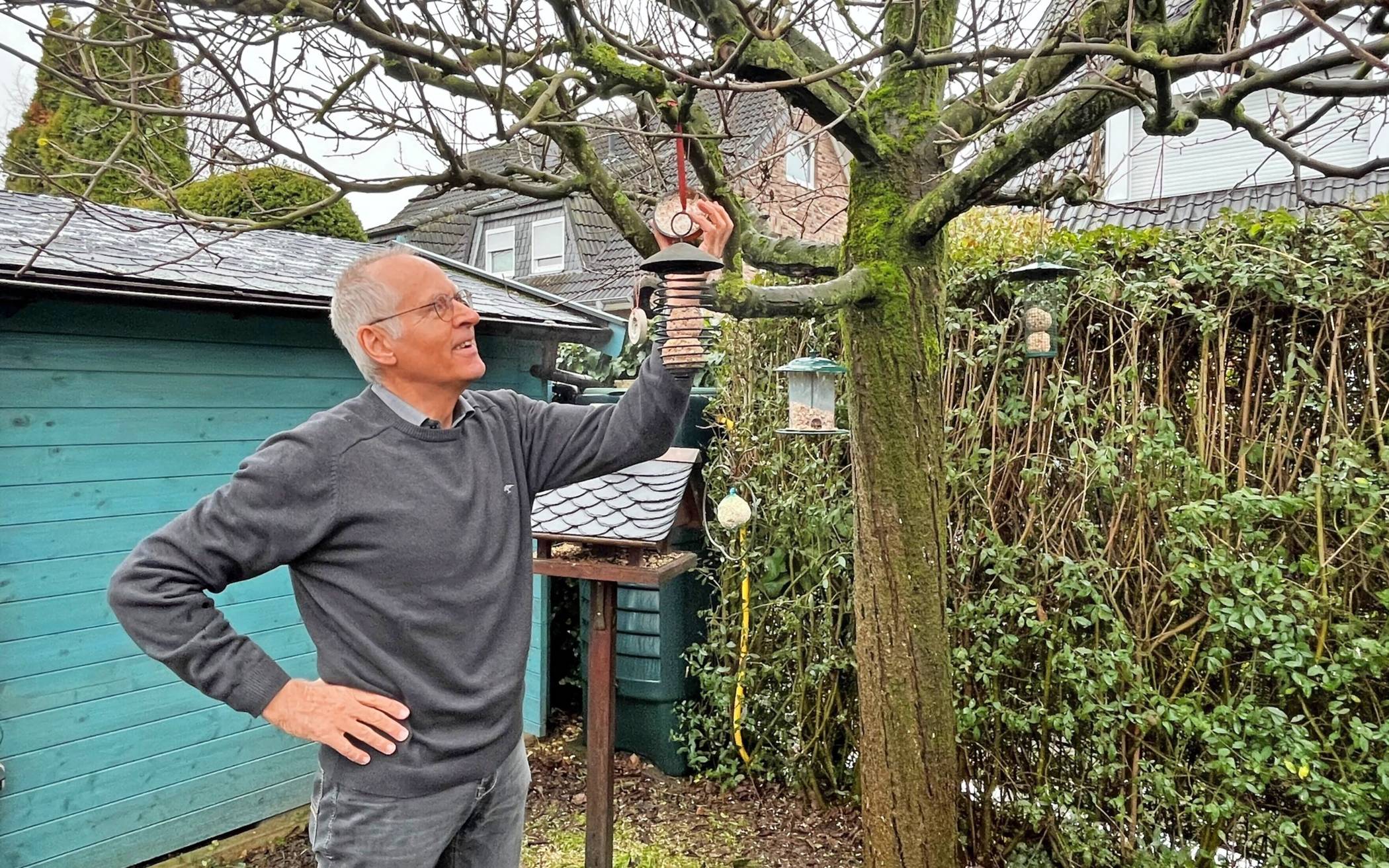 Im Garten von Ludwig Winkens und seiner Frau ist für Spatz &amp; Co. immer was zu holen. 