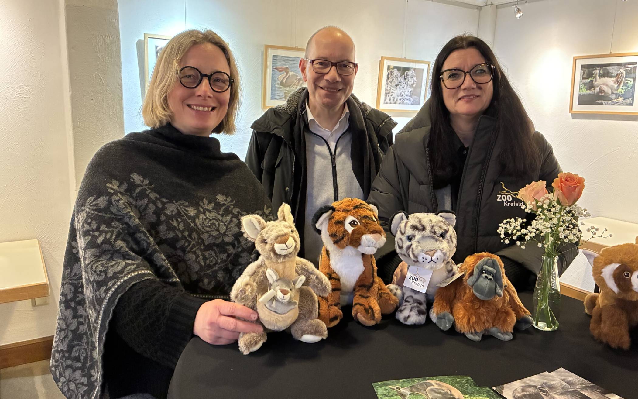 Zoodirektorin Dr. Stefanie Markowski (r.) mit