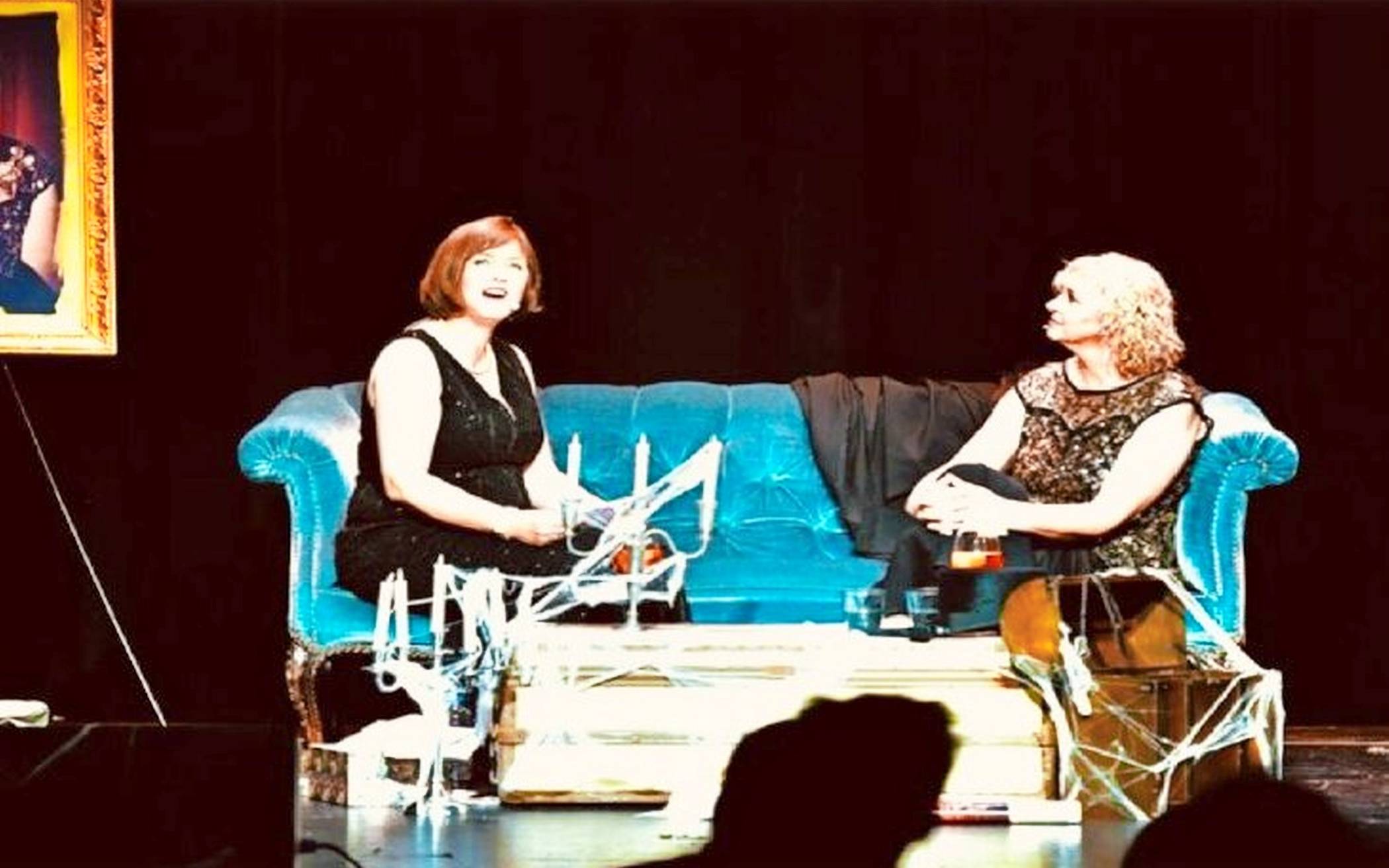  Sabine Berte und Julia Pisano spielen in „Aperol für zwei“. 