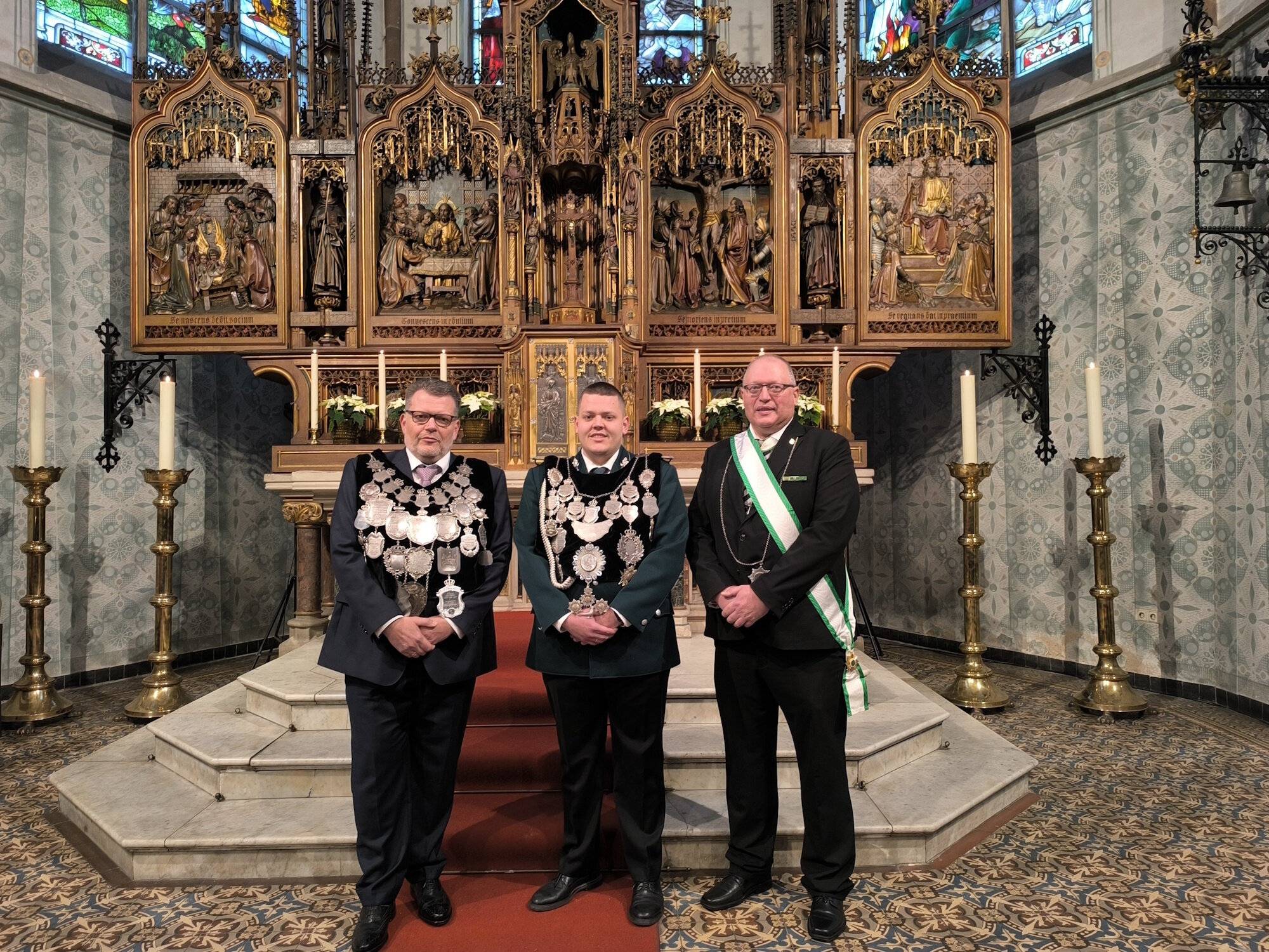  König Marcus Nösen mit Jungkönig Hannes Nösen und Präsident André Heynckes (v.l.).  