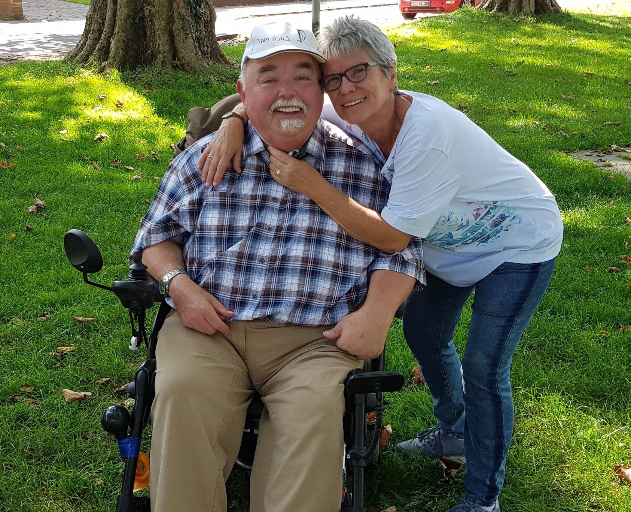 Albert Sturm, der bereits fünf Schlaganfälle hatte, mit seiner Frau Karin. 