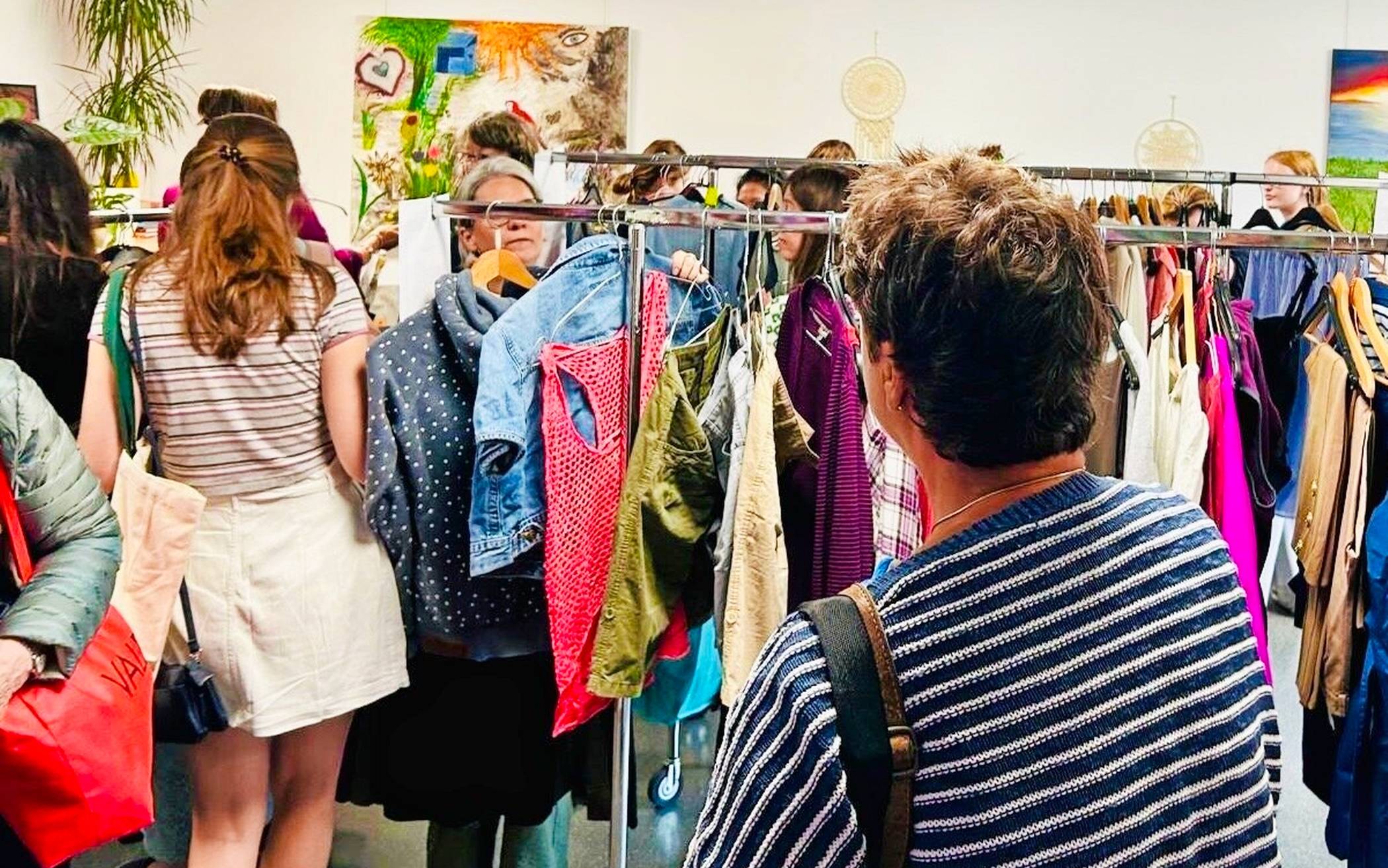 Zur Winteredition der Kleidertauschparty wird am