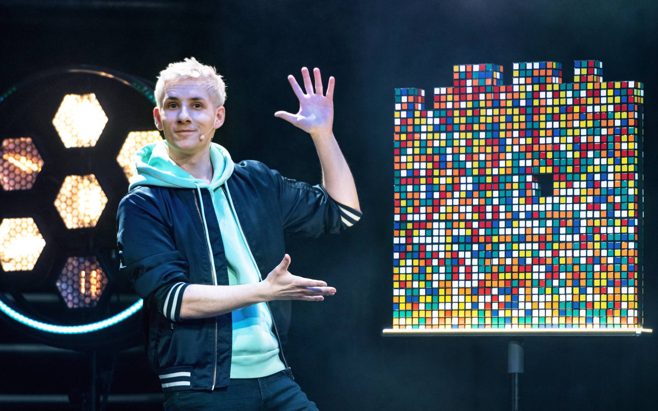 „Feel-Good-Magic“ zum Lachen und Staunen –