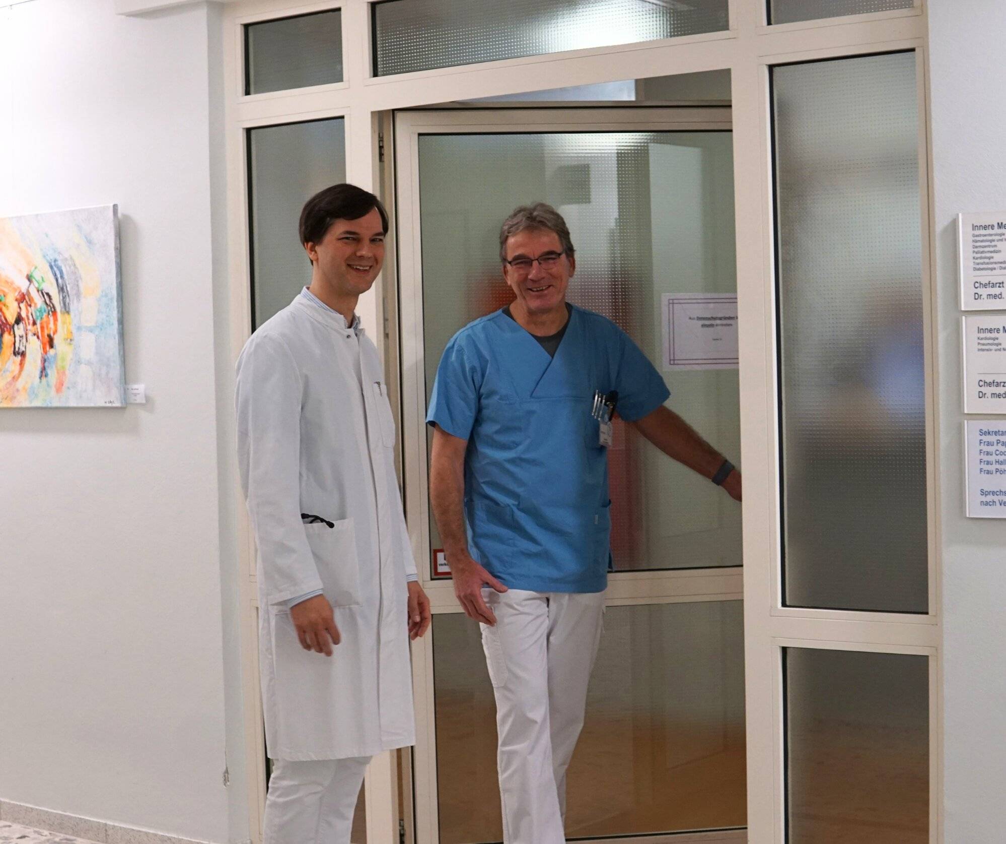  Dr. Nicolas Kanig (links) mit Dr. Michael Pauw (rechts)   