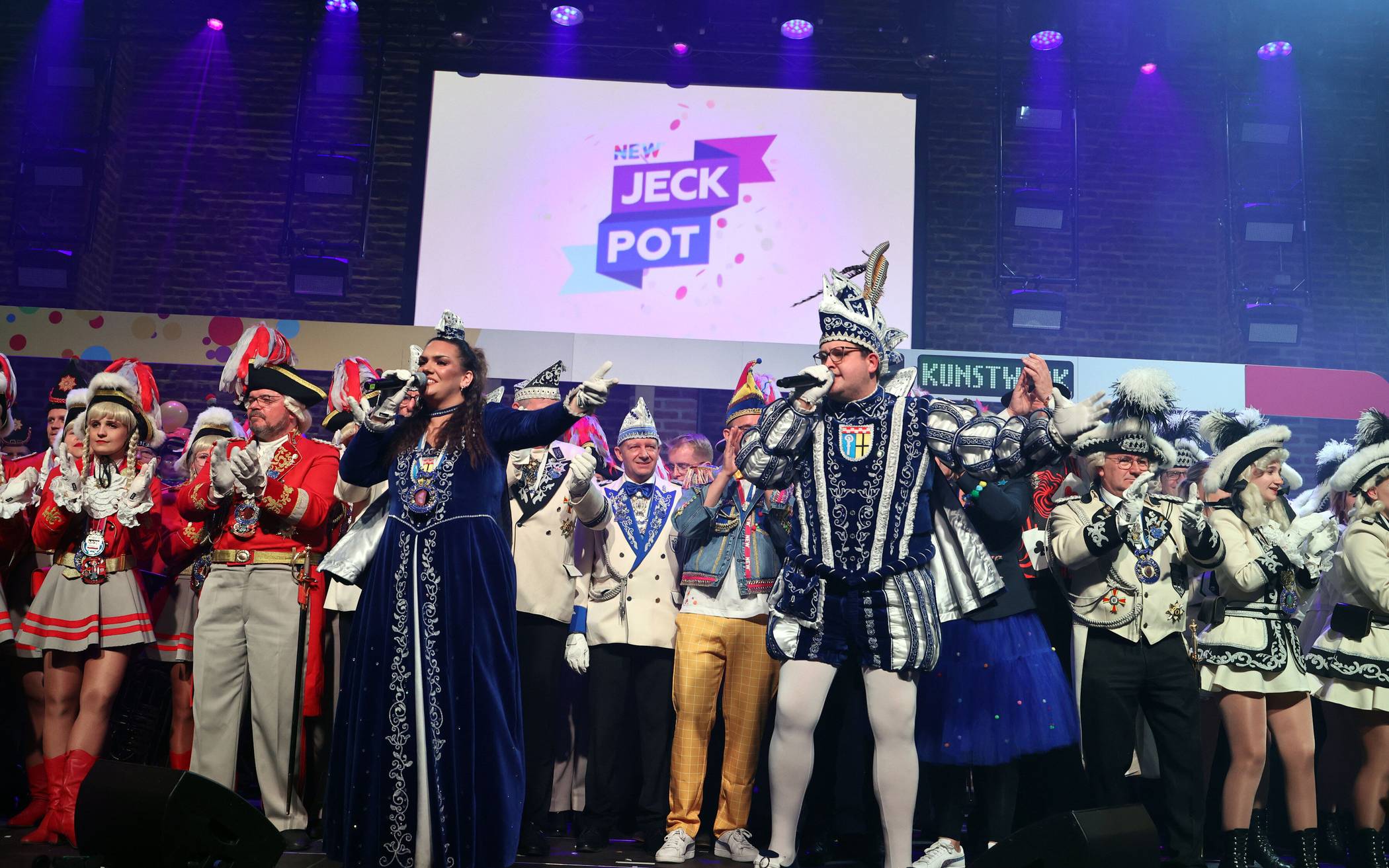 Natürlich war auch das bestens aufgelegte Prinzenpaar Marc I. und Niersia Janine ins...