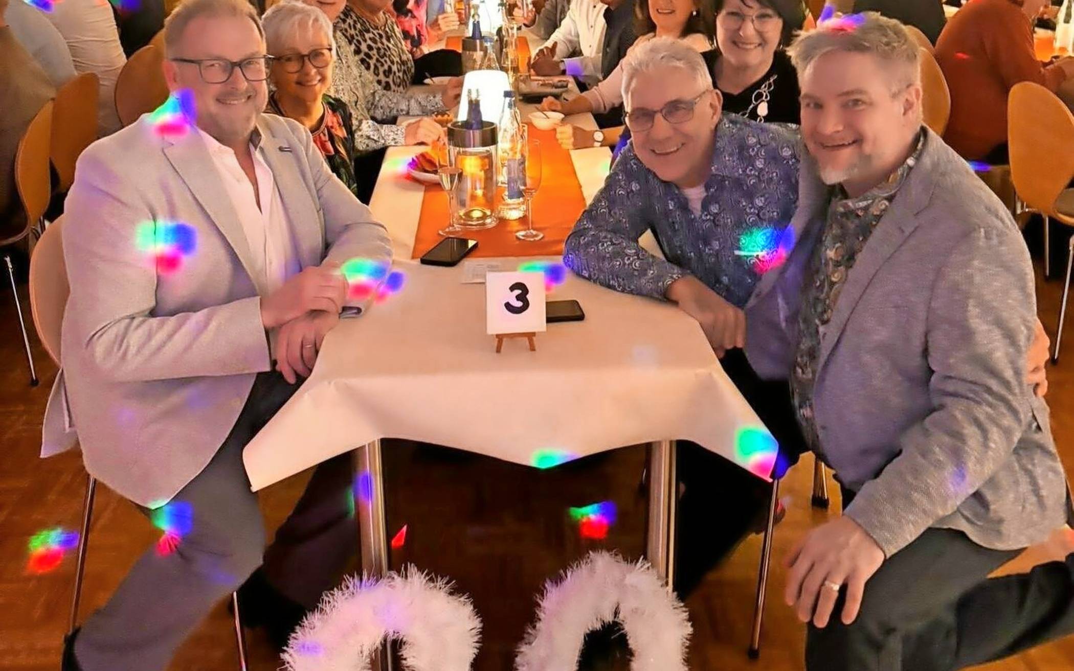  Viel Tanz, viel Spaß, viel Freude - Tommy Schlagenhauf konnte letzten Samstag das 20-jährige Bestehen seines Tanzstudios feiern.  