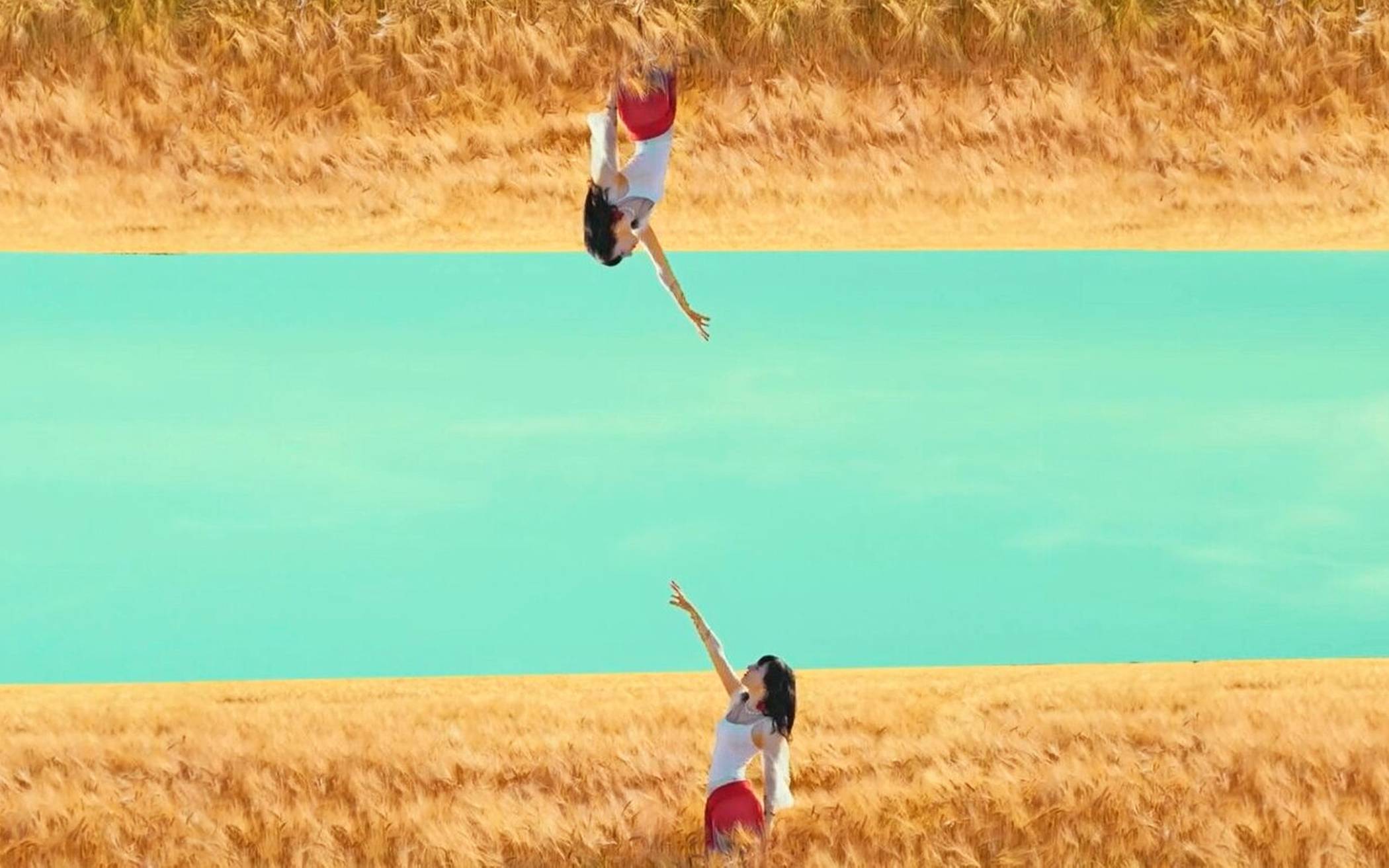  Verdrehte Welt: Eine Szene aus dem Kurzfilm „Fruchtlos“ des jungen Anrather Filmemachers Henri von Hattinga Voß, hier mit Schauspielerin Salomé Overbeck.  