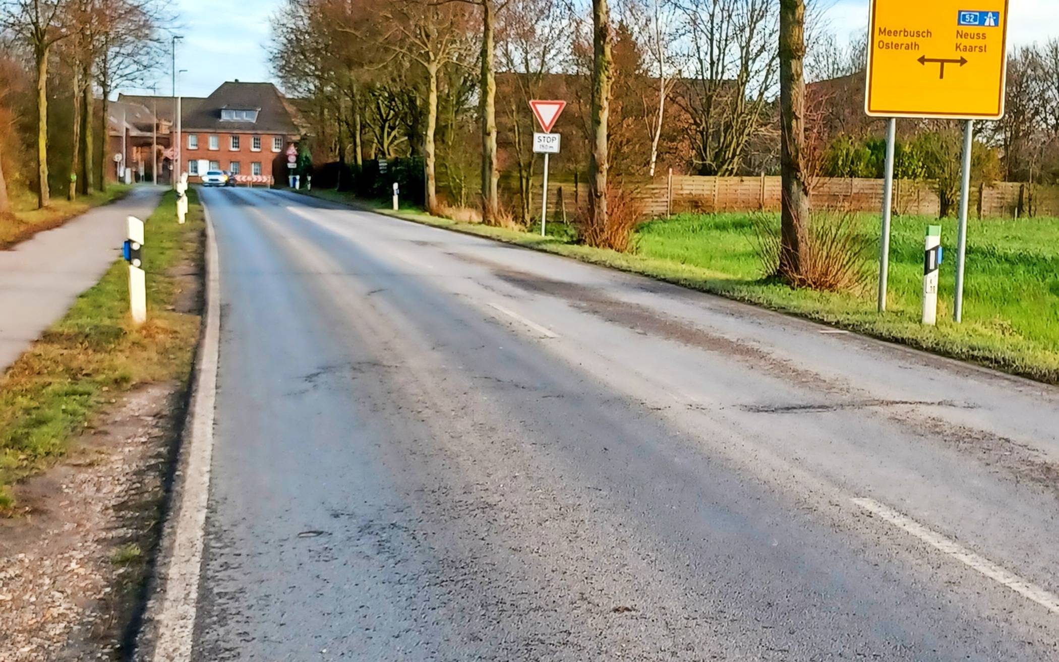  Seit Mittwoch wird an der Kreisstraße 19 in Willich gearbeitet.   