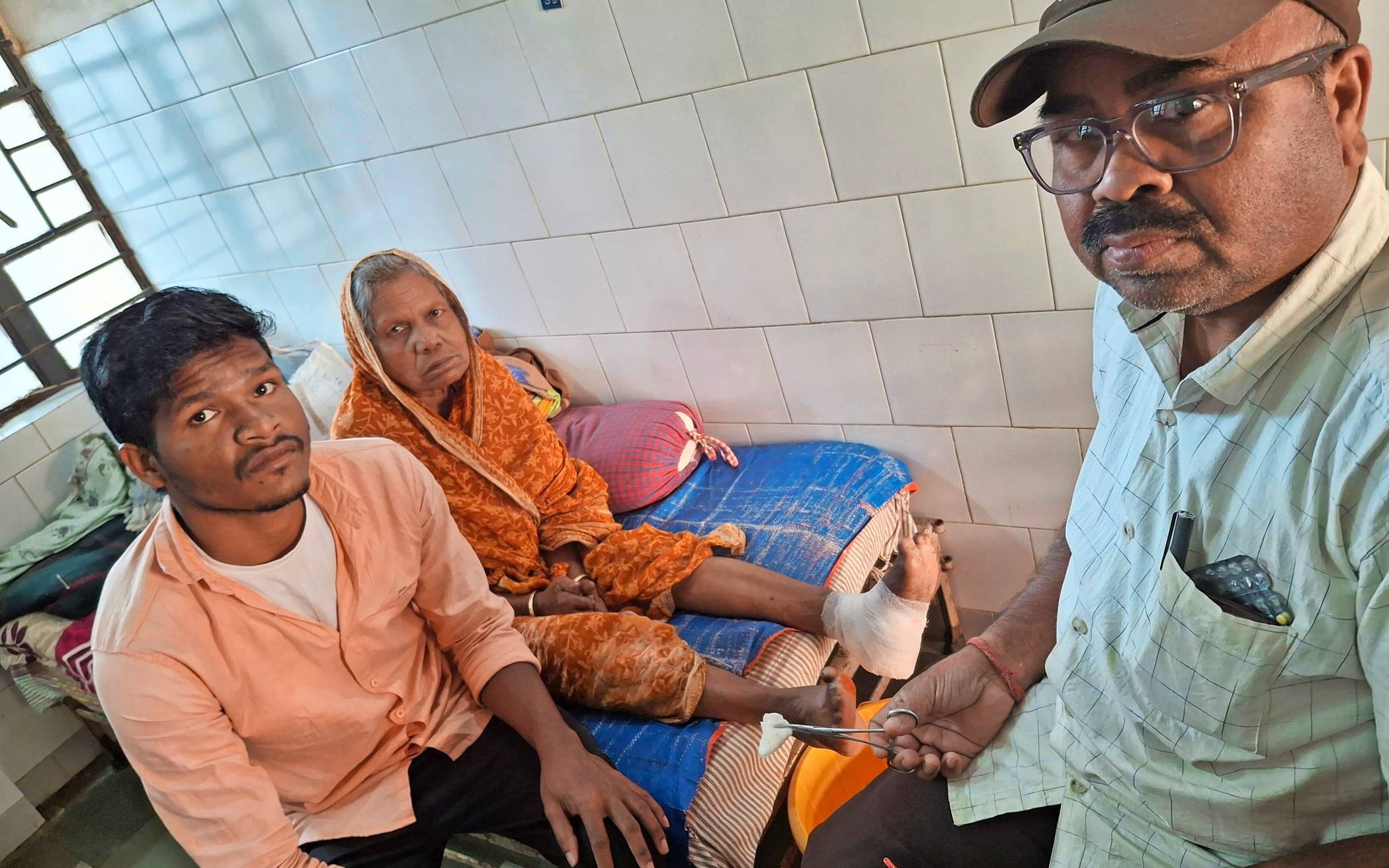 In Bhubaneswar (Indien) kümmert sich der Chirurg Dr. Remy Rousselout um an Lepra erkrankte Menschen.  